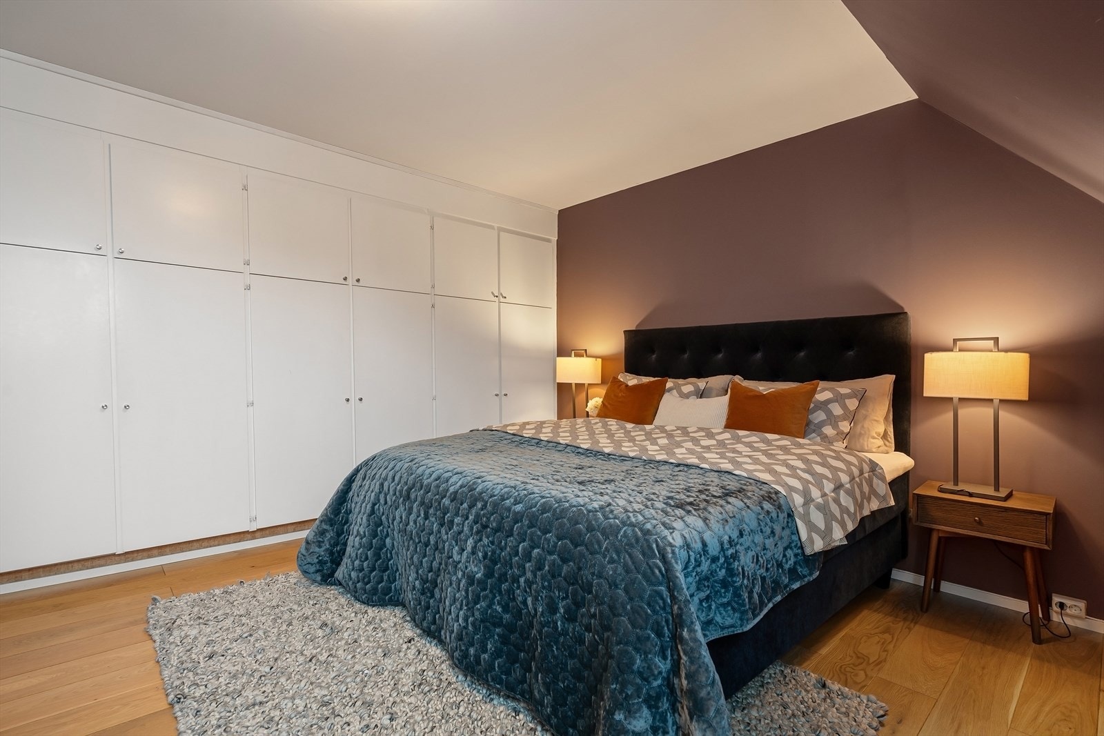 Mye garderobeplass i hovedsoverom Galleribilde