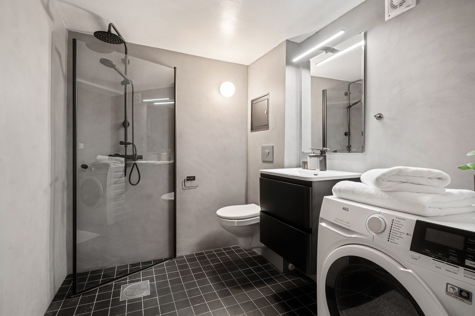 Badet i kjeller er i følge tidligere eier pusset opp i 2018/2019 Galleribilde