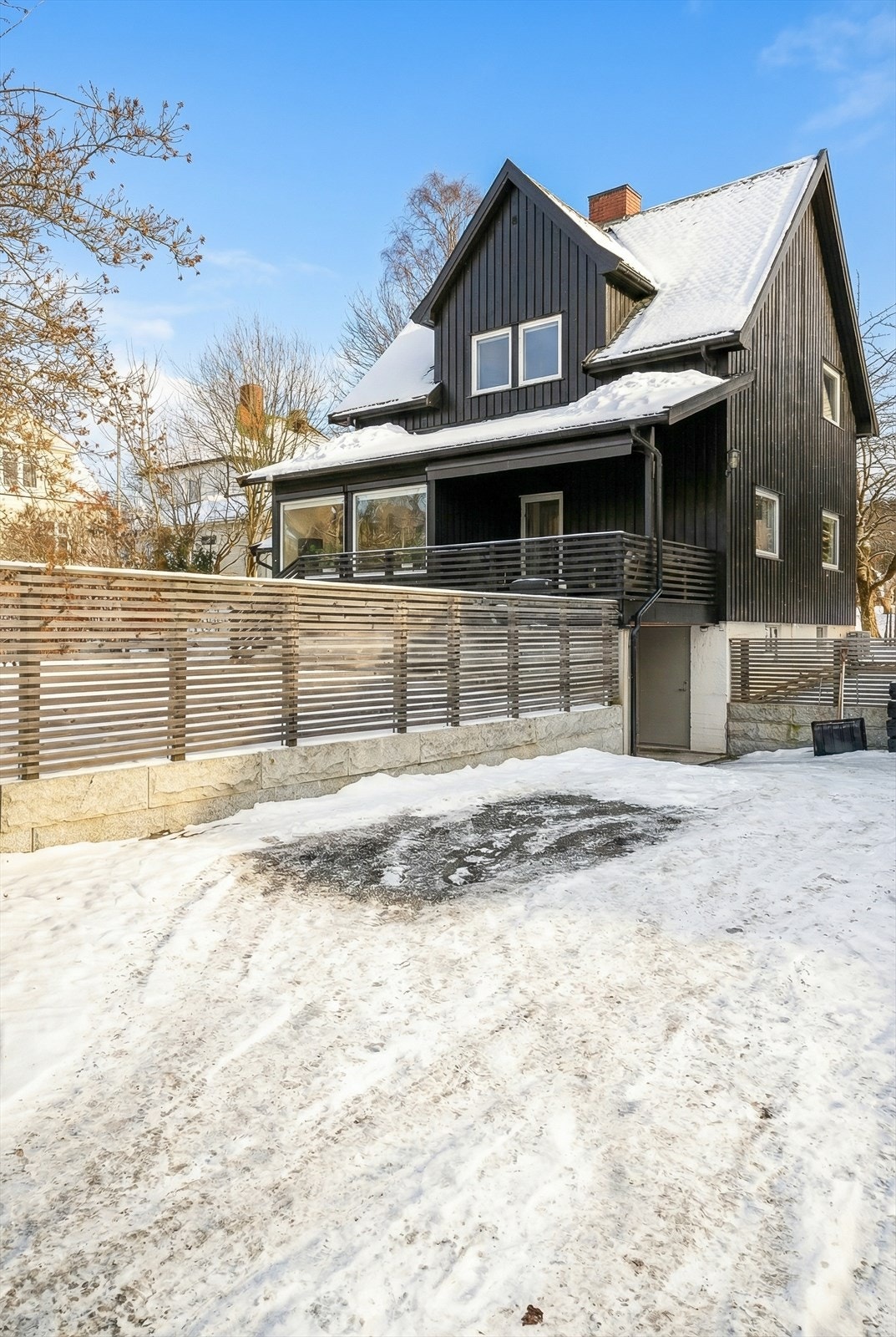 Parkeringsplass på nabotomt Galleribilde