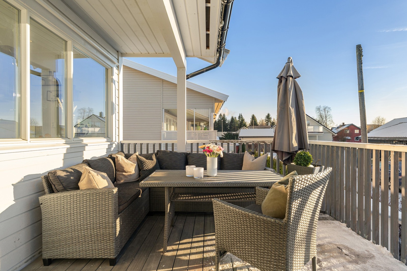 Balkongen er på 13,2m² og er sørvendt med gode solforhold. Galleribilde