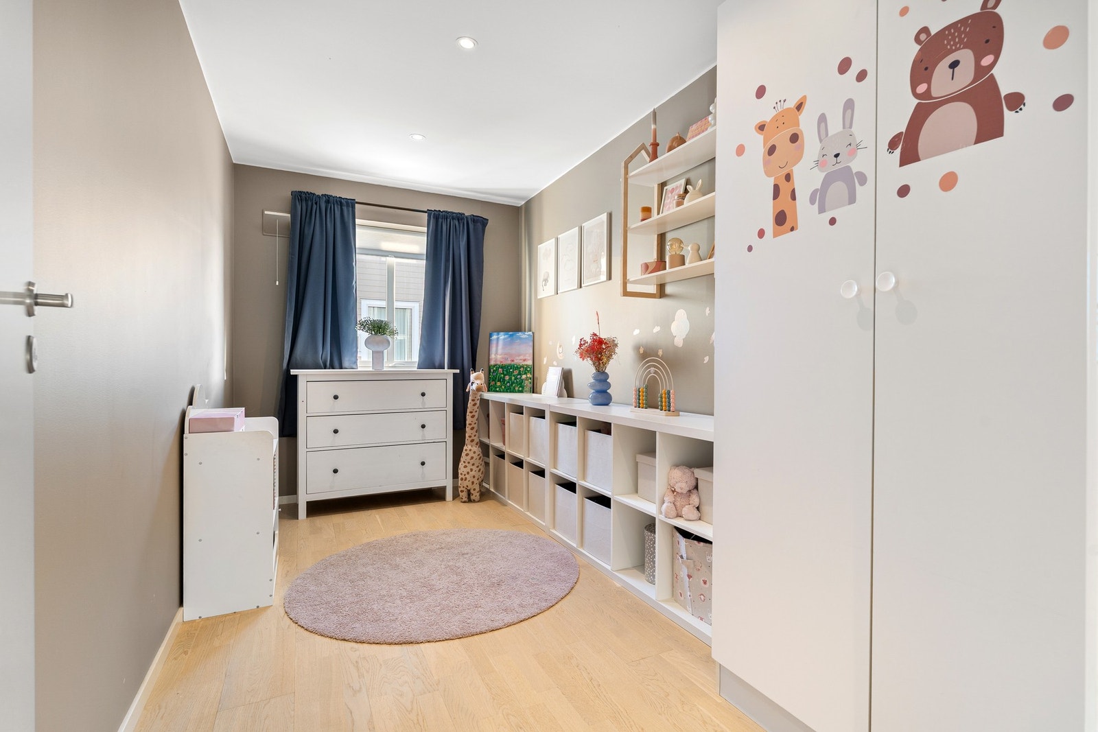 Soverom 2 er perfekt som barnerom, gjesterom eller hjemmekontor. Galleribilde