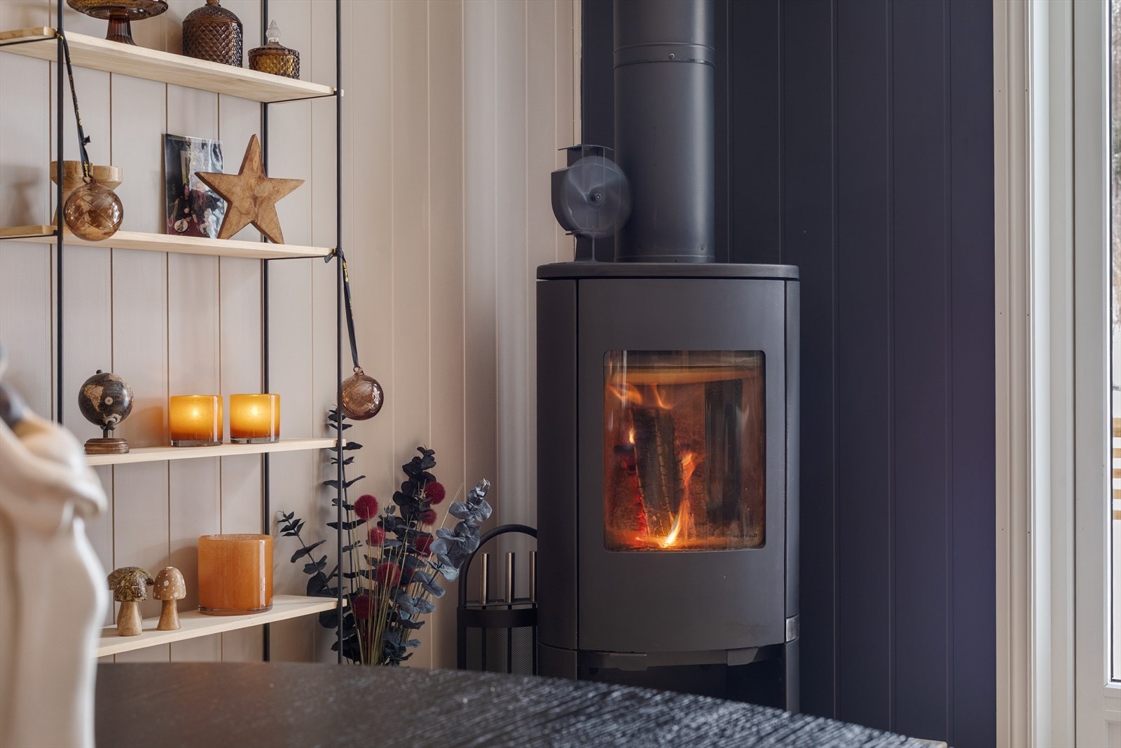 Fyr opp peisovnen på de kaldeste vinterdagene. Galleribilde