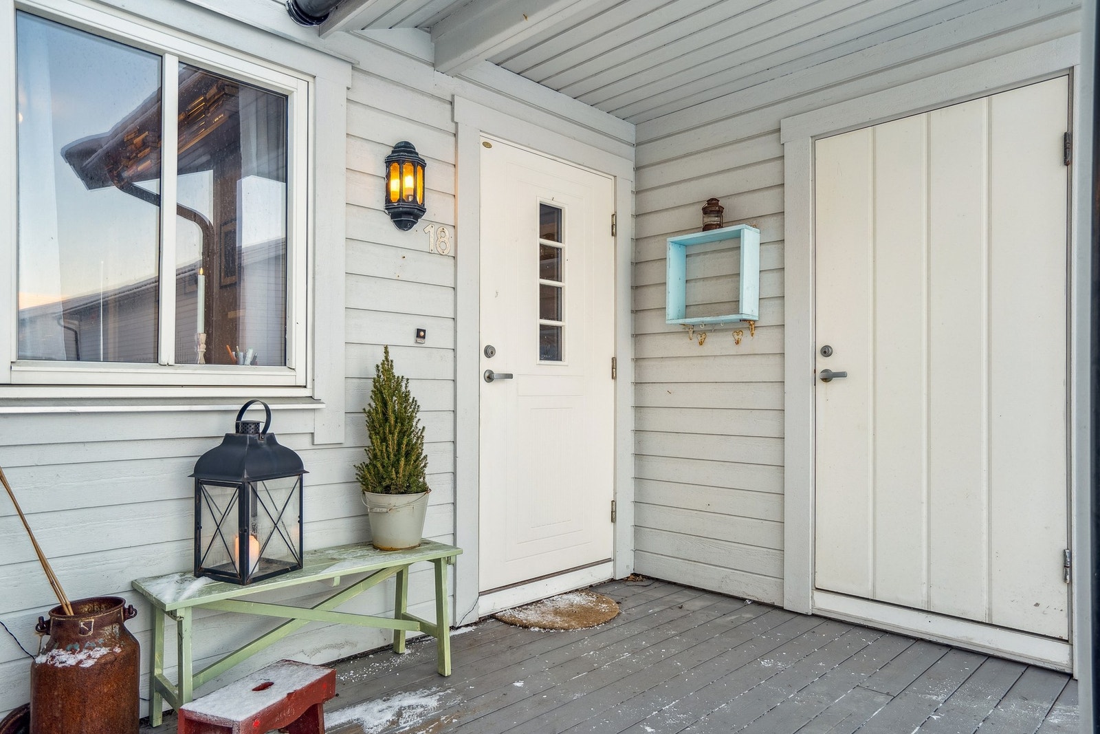 Like ved inngangsdøren er det også en praktisk utvendig bod. Galleribilde