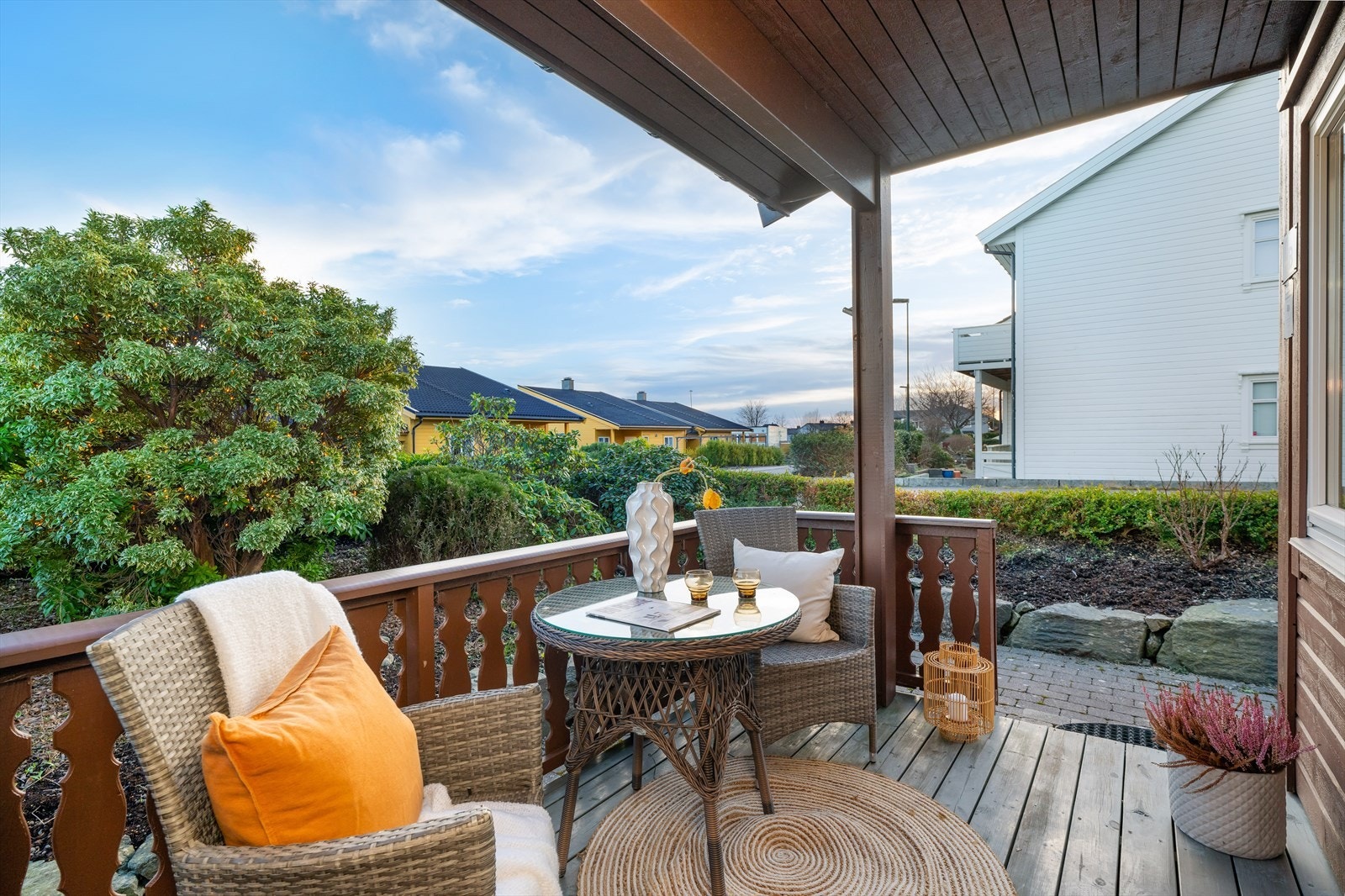 En koselig uteplass hvor du kan nyte fine sommerkvelder i fredelige omgivelser. Galleribilde