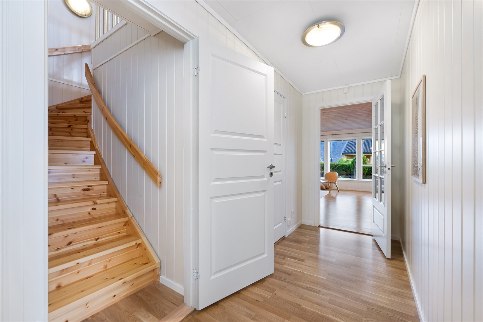 Egen dør opp til loftet Galleribilde