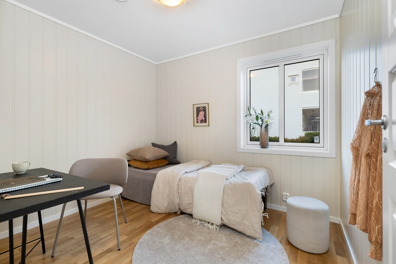 Et koselig soverom nr. 2 som enkelt rommer det du måtte trenge for en komfortabel hverdag. Galleribilde