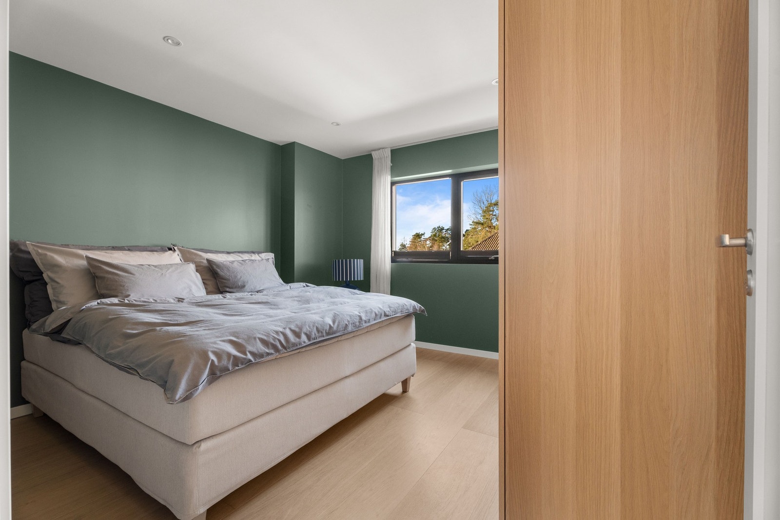 Hovedsoverommet er på 12,6 kvadrat, med god plass til dobbeltseng. Galleribilde