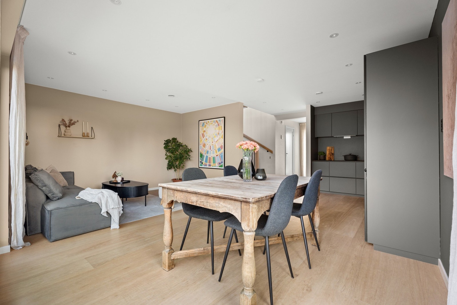 Stue og kjøkken på til sammen 37 kvadrat. Galleribilde