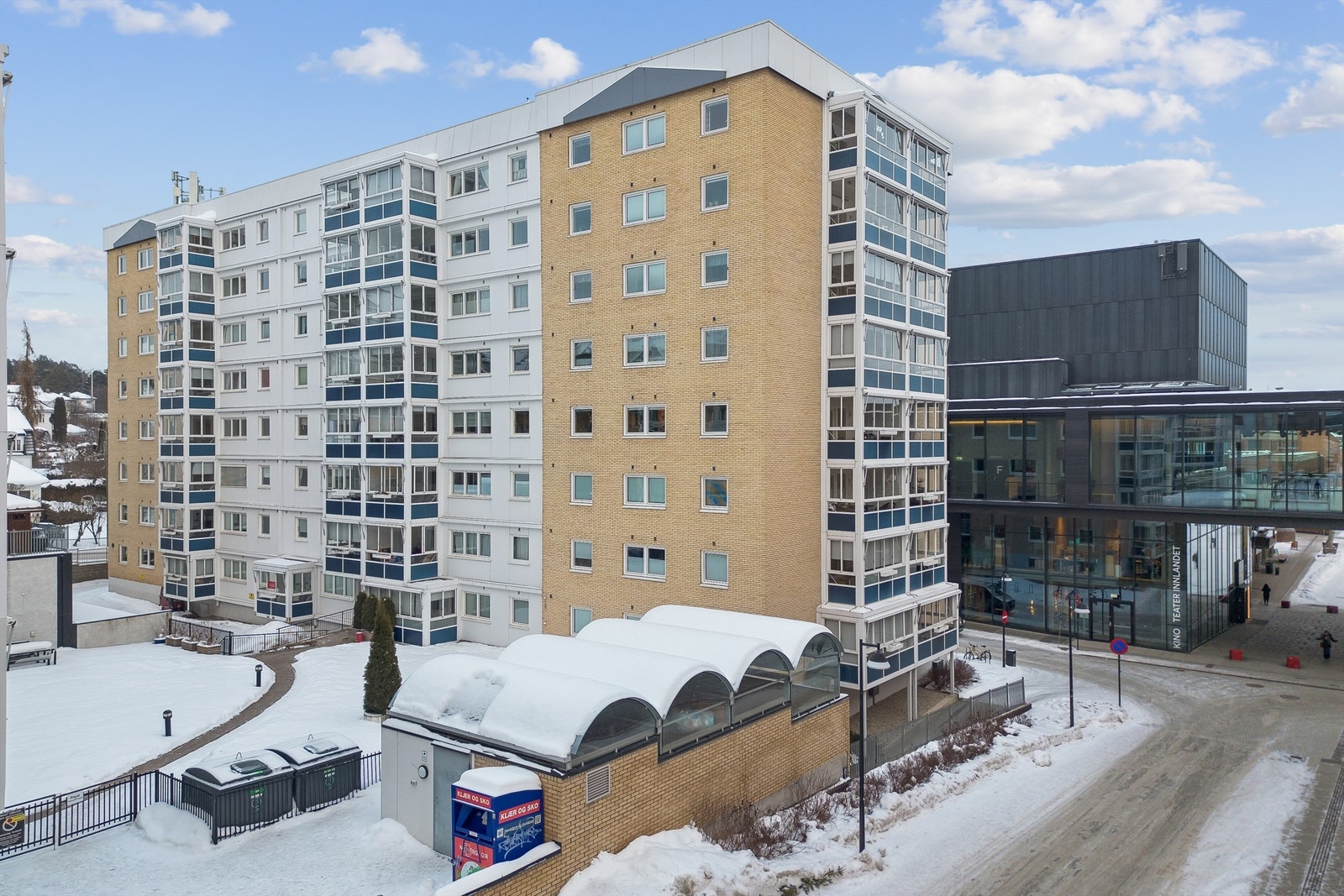 Leiligheten ligger med umiddelbar nærhet til sentrum og alle byens fasiliteter. Galleribilde