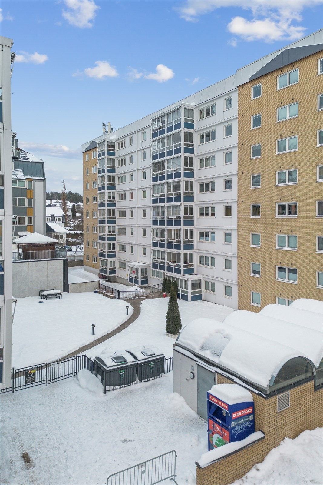 Det er i tillegg kort veg til Espern og Fønix som er moderne treningssentre og Ankerskogen idrettspark og svømmehall. Galleribilde
