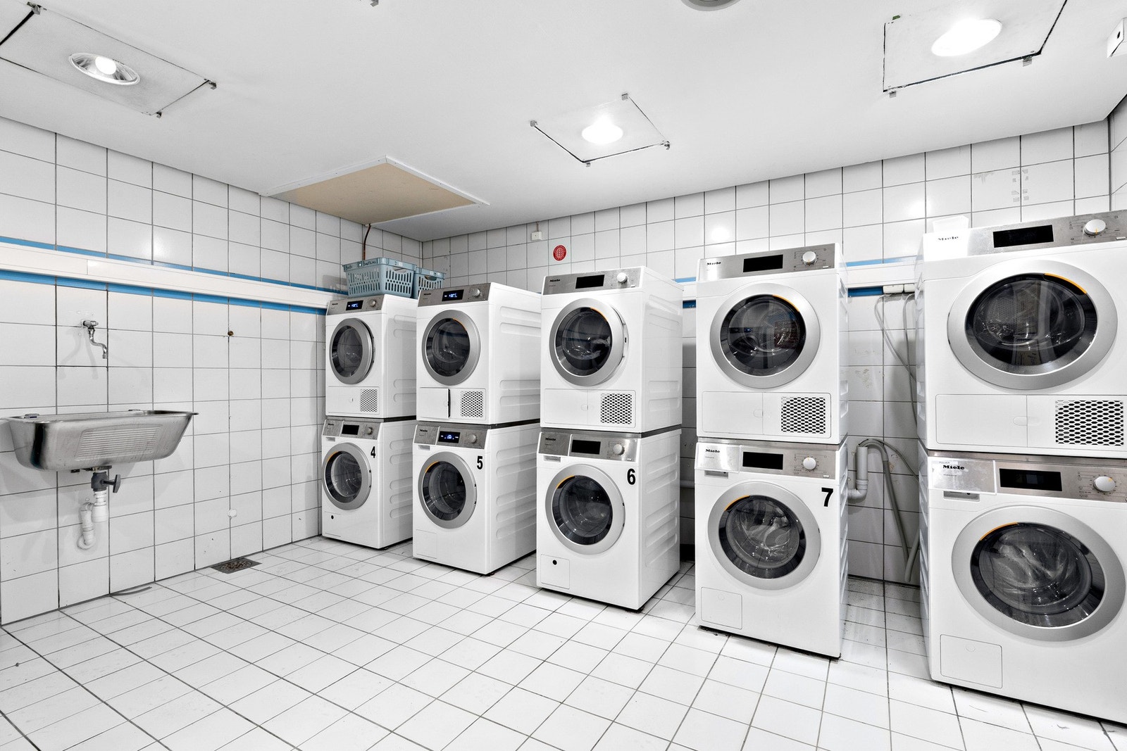 Felles vaskerom i kjeller Galleribilde