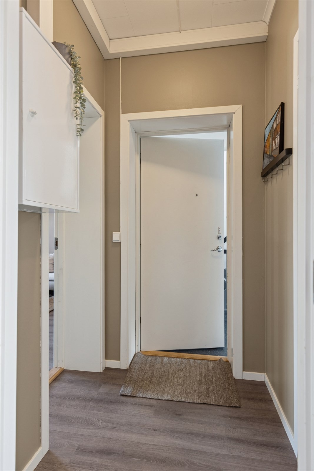 God plass til å henge fra seg ytterklær. Galleribilde