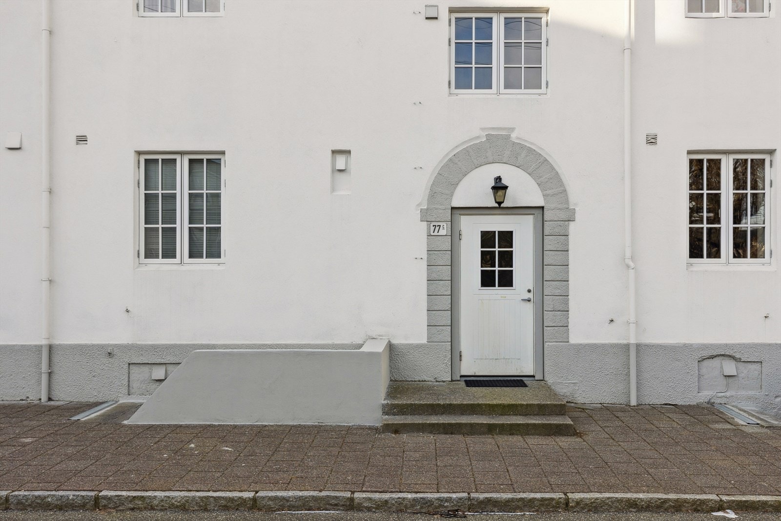 Felles inngangsparti - Leiligheten ligger i 2. etasje i oppgang C! Galleribilde