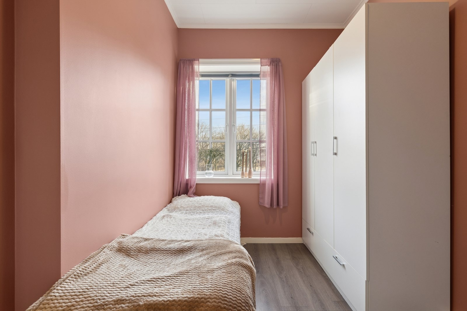 Garderobe. Galleribilde