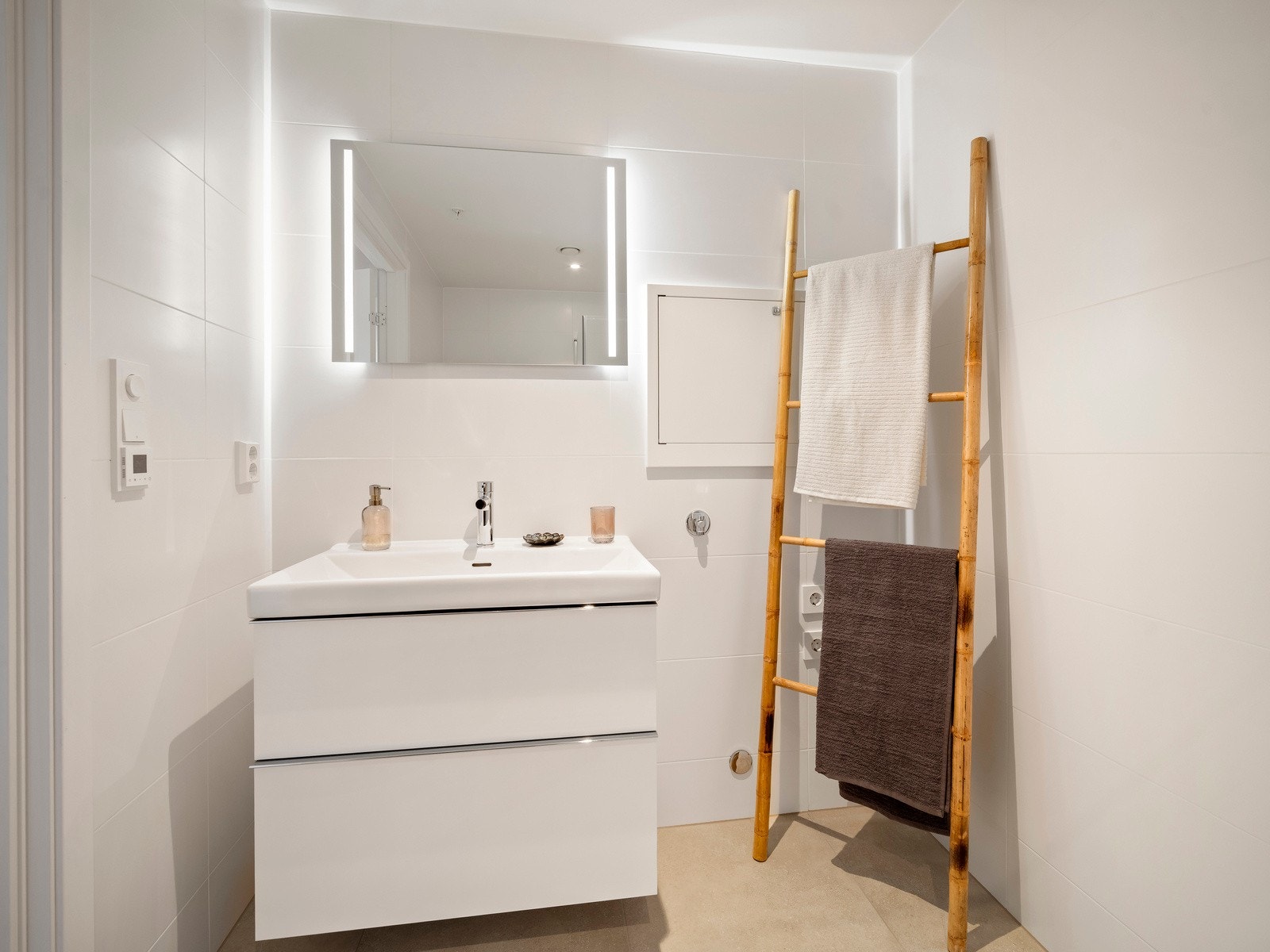 Helfliset i tidsriktige fargetoner. Galleribilde