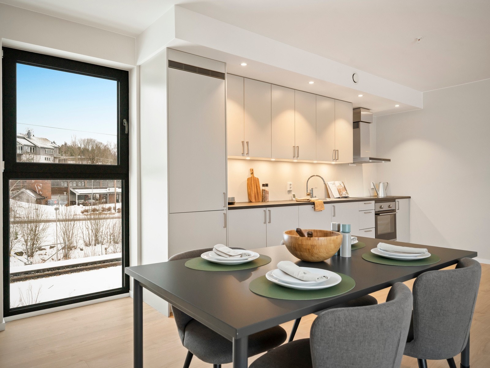 Velegnet plass til spiseseksjon i tilknytning til kjøkkenet. Galleribilde