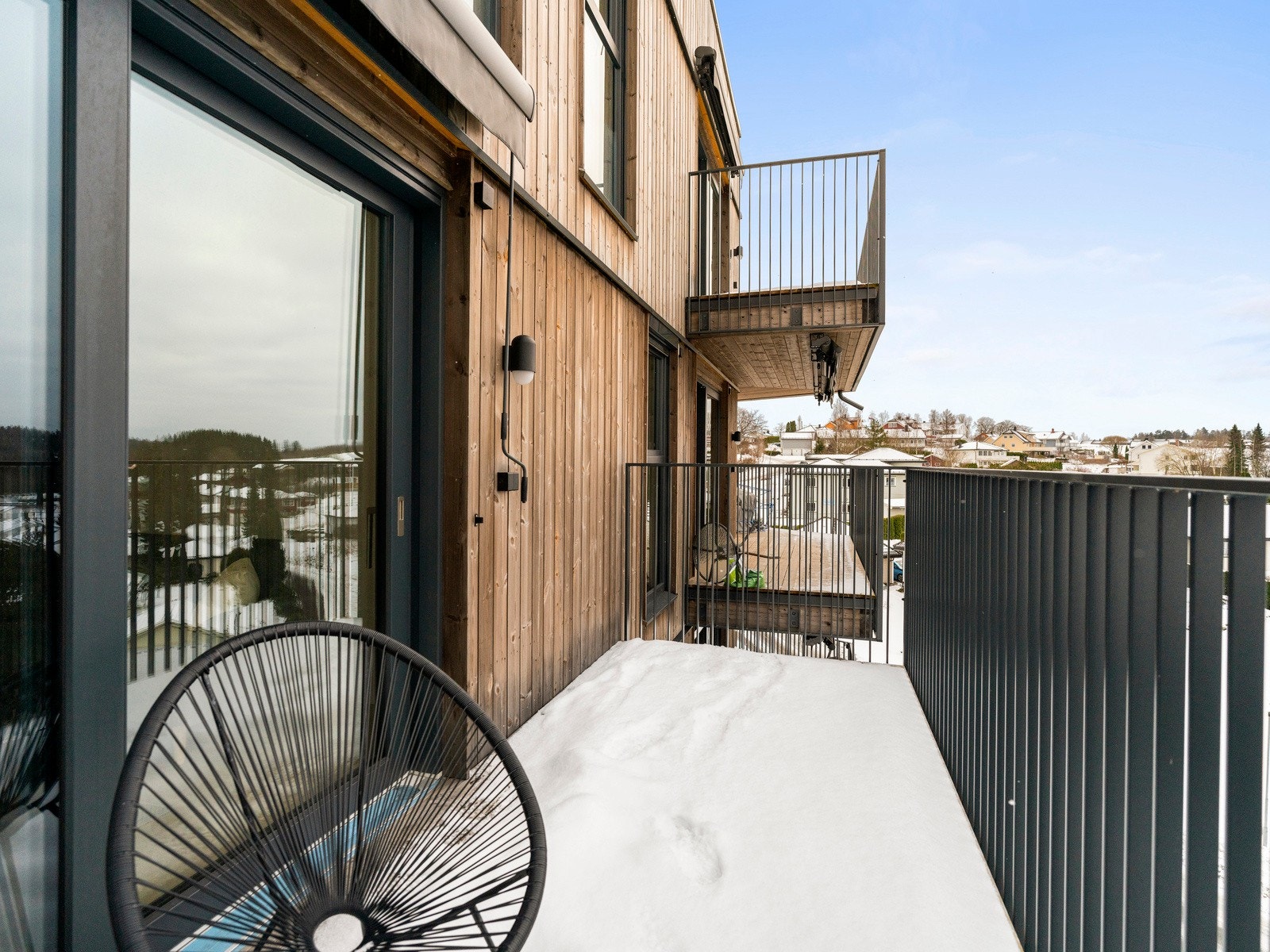 Solrik vestvendt balkong på 9 kvm. Galleribilde