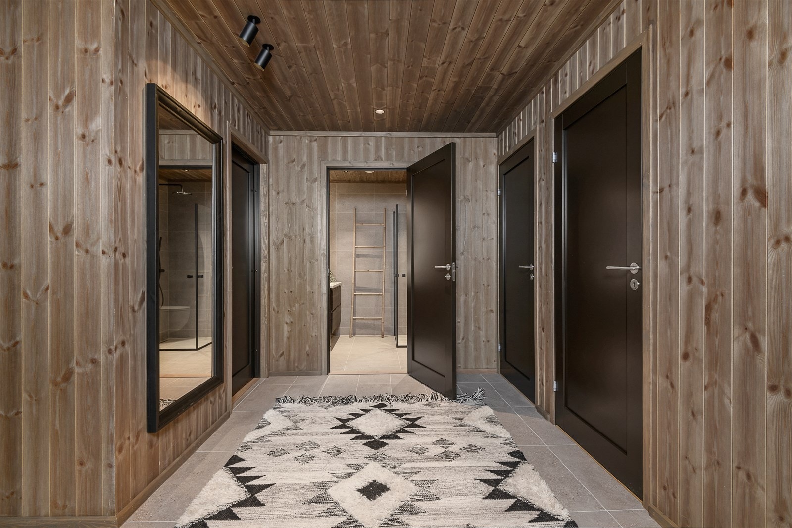 Bildeserien er illustrasjonsbilder fra Segelstadseterlia 10B. Planløsning på leiligheten er lik, med unntak av inngangsparti. 10B har inngang i u.etg. Galleribilde