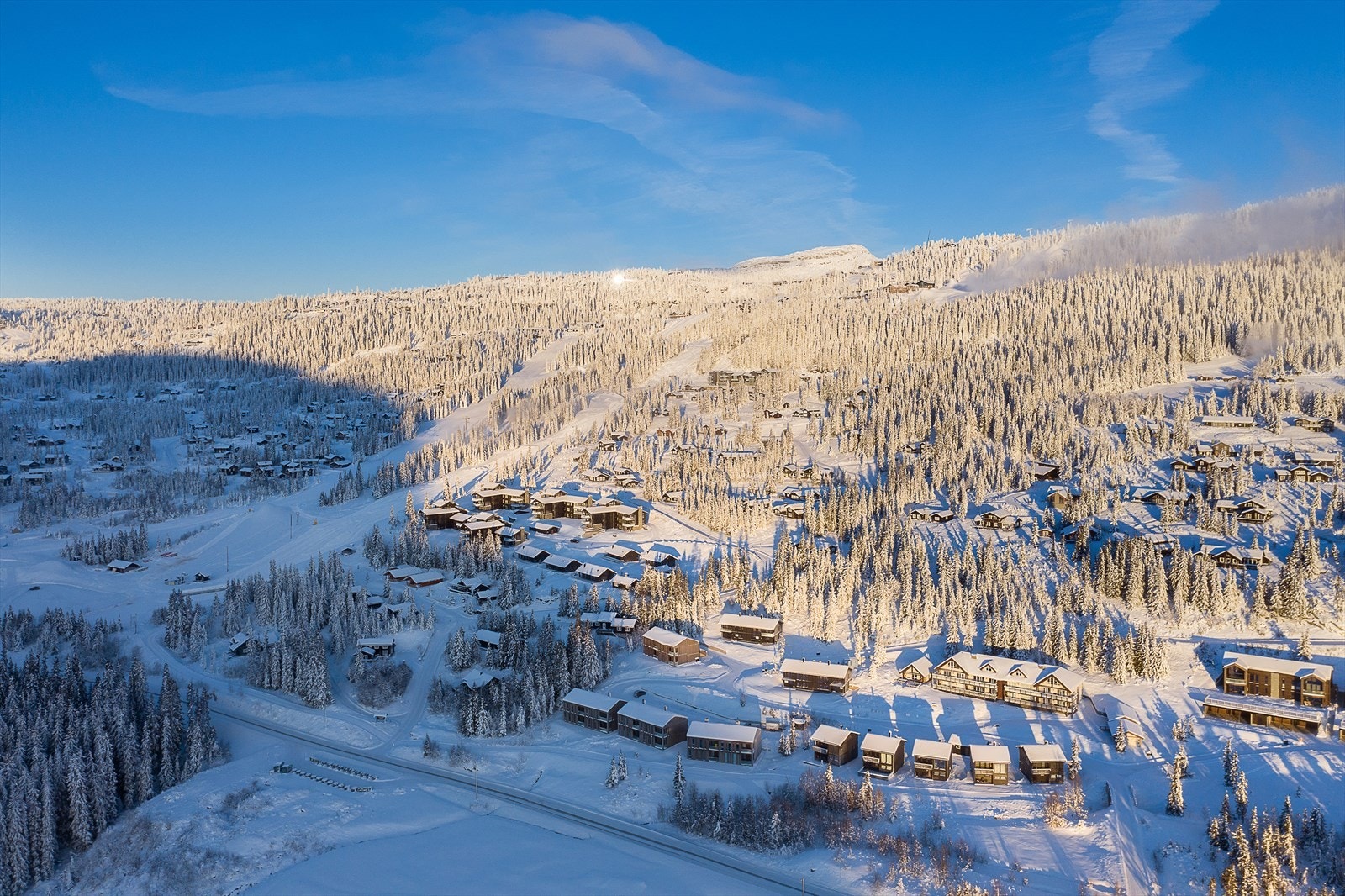 Det går mot den kalde, fine tida! Kvitfjell er en meget populær og attraktivt skidestinasjon med perfekte forhold for alpint og fine langrennsløyper for deg som liker det. Galleribilde
