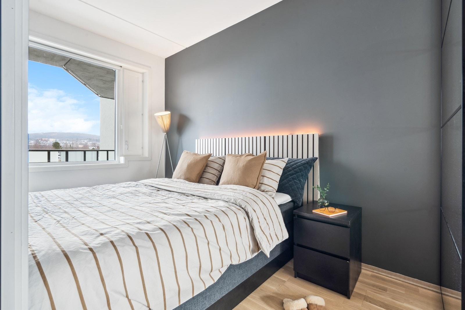 Soverommet måler ca. 9 kvm, så her er det plass til dobbeltseng og tilhørende nattbord. Galleribilde