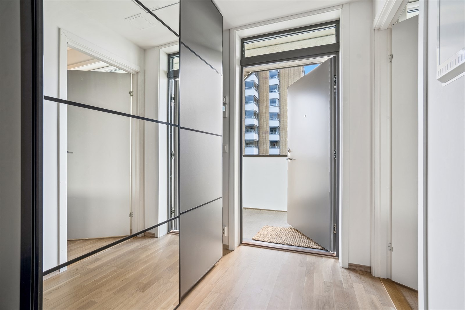 Leiligheten har gjennomgående planløsning i andre etasje. Galleribilde