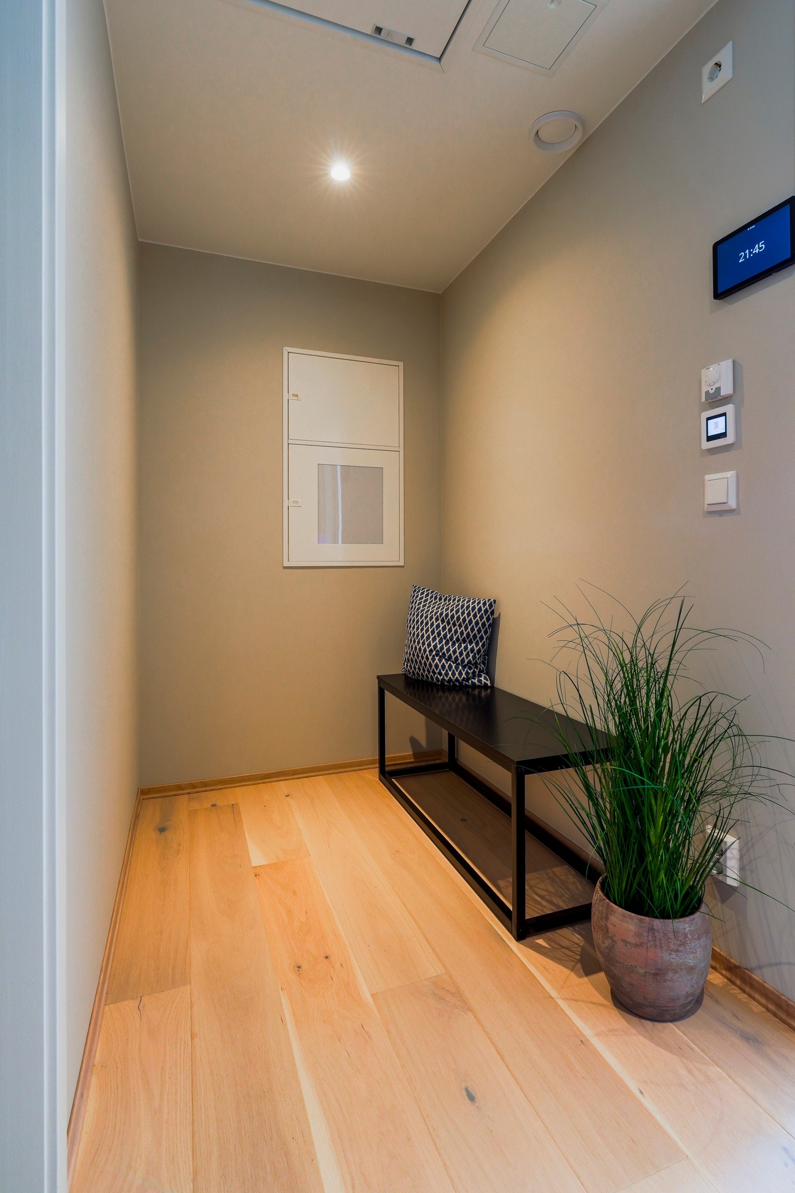 Her har du god plass til oppbevaring og innredning. Galleribilde