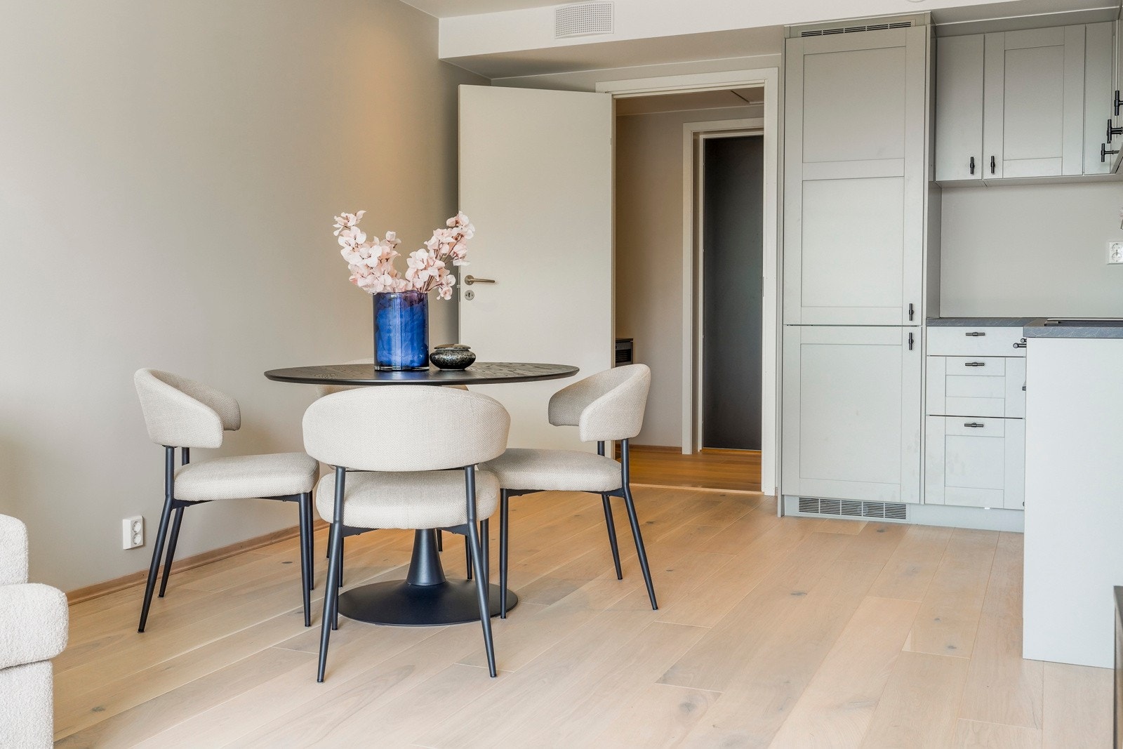 God plass til spisebord. Galleribilde