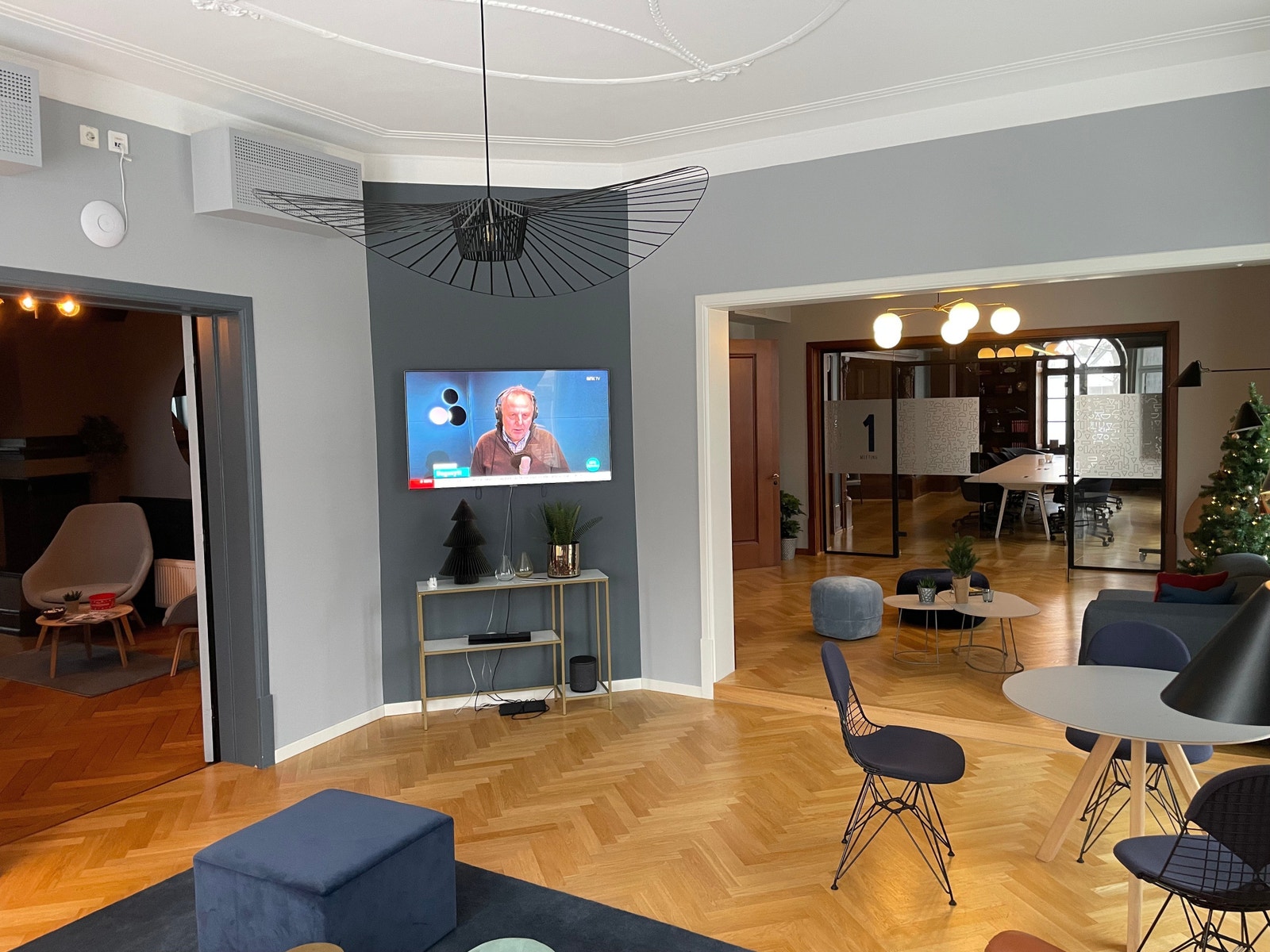 Stue med TV Galleribilde