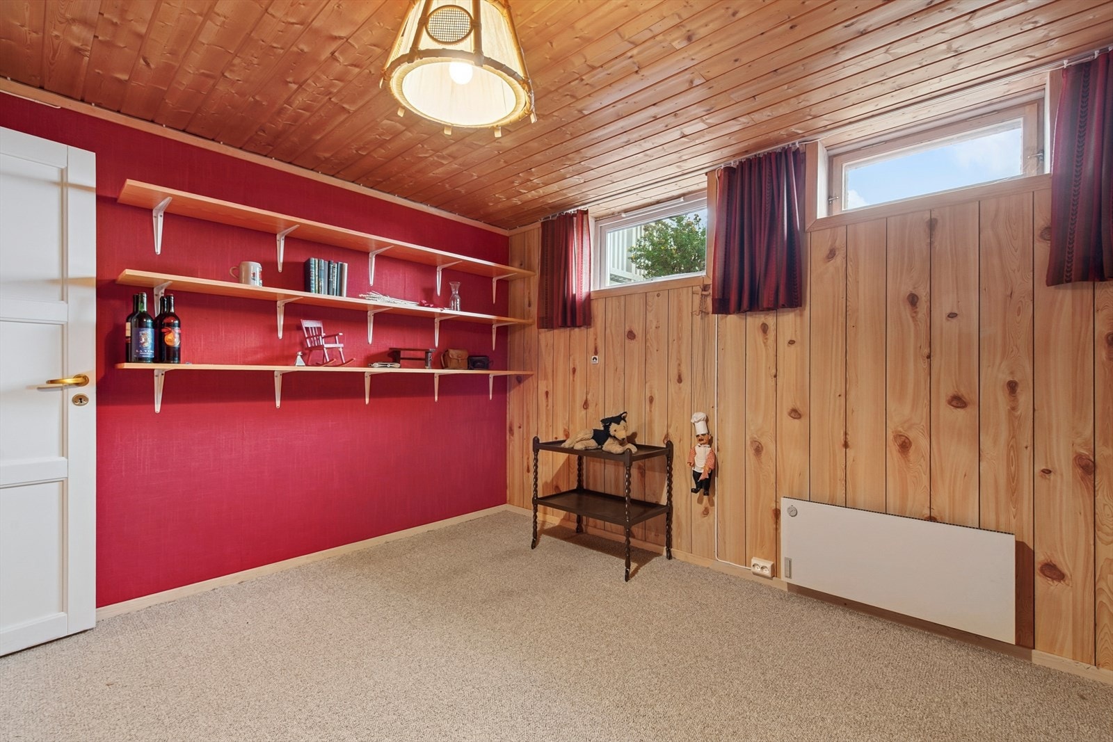 Innredet rom - ikke godkjent: rommet er ikke bruksendret eller godkjent for varig opphold (oppr. ikke utgravd). Se pkt "ferdigattest" i salgsoppgaven. Galleribilde