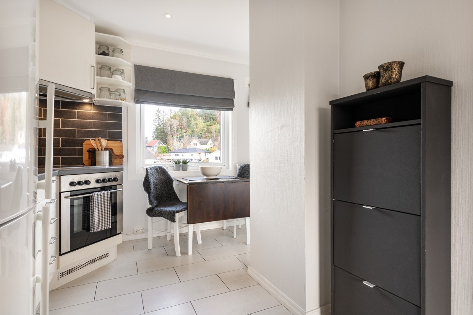 Og midt i mellom har du plass til et forkostbord Galleribilde