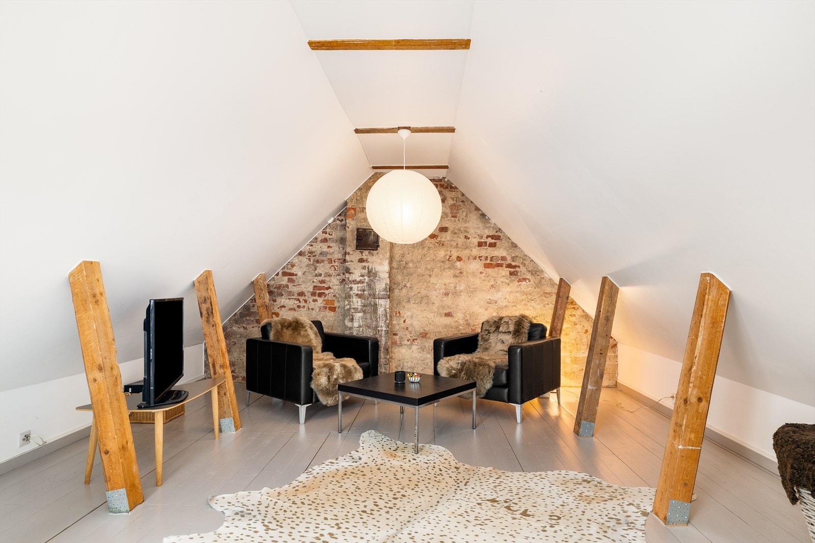 Spennende rom med rustikke detaljer - en kombinasjon av sjarm og karakter som gir hjemmet et unikt preg. Galleribilde