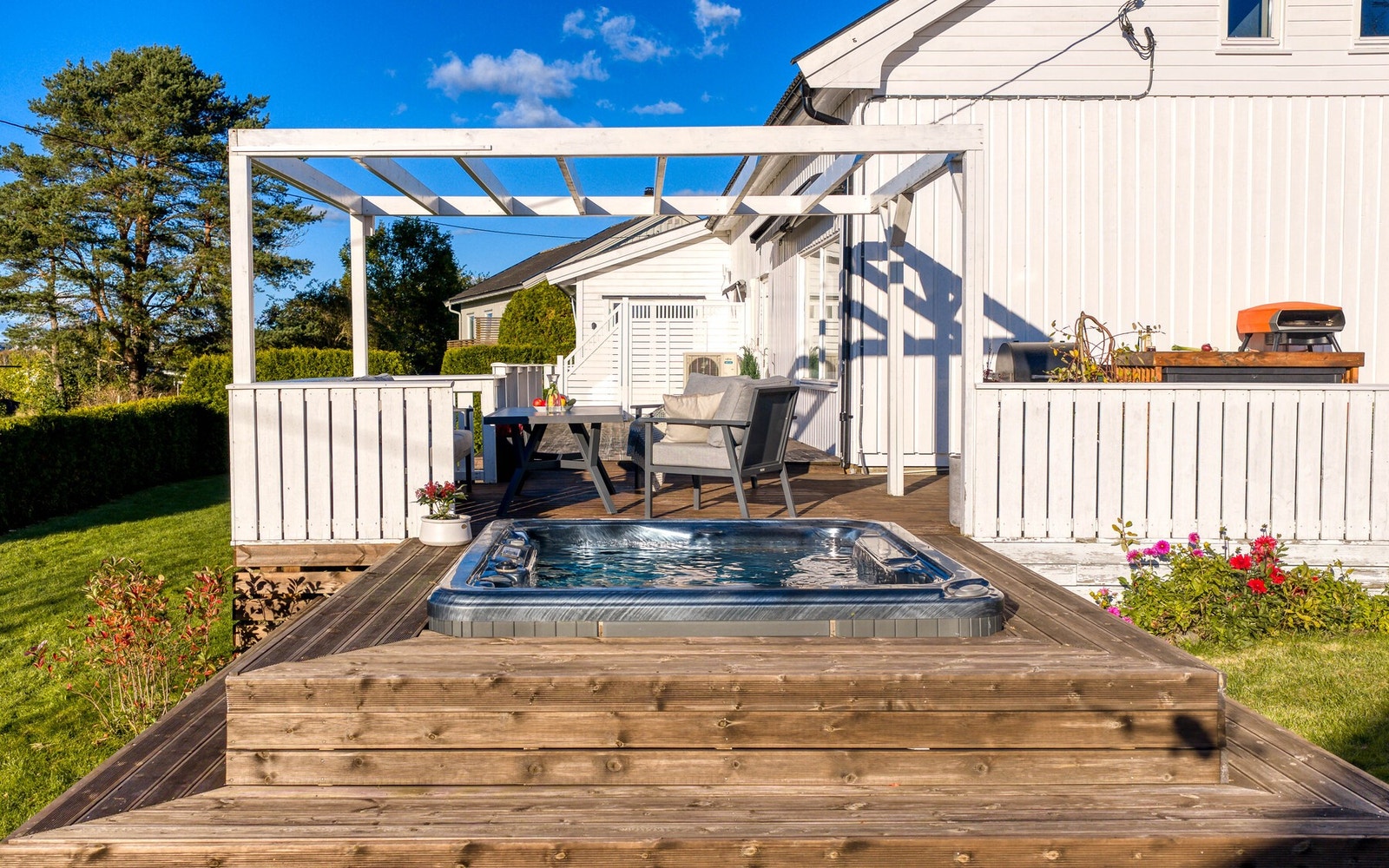 Jacuzzi der du kan nyte utsikten. Galleribilde