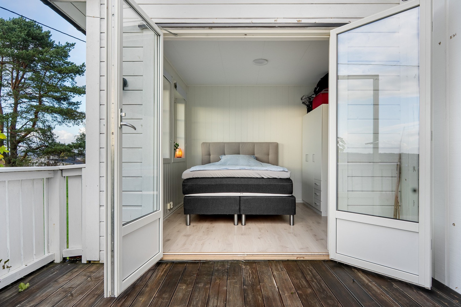 Fra soverom til vestvendt uteplass for generasjonsdelen. Galleribilde