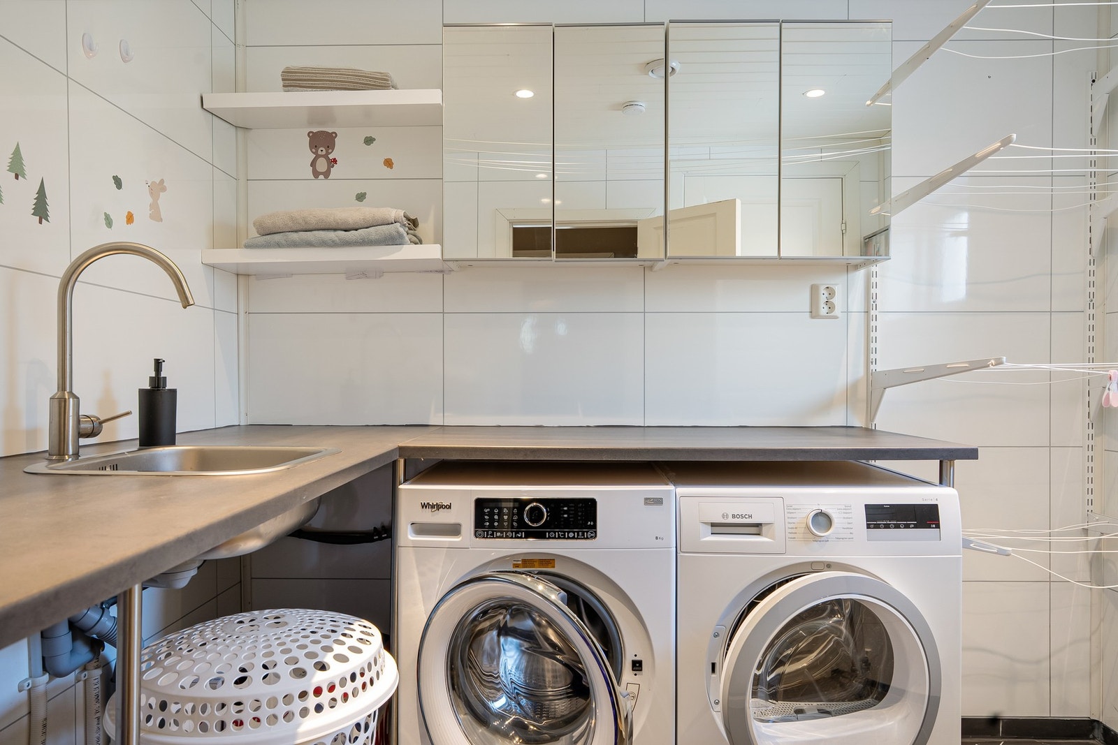 Eget vaskerom - plassert nær inngangsdøren. Galleribilde