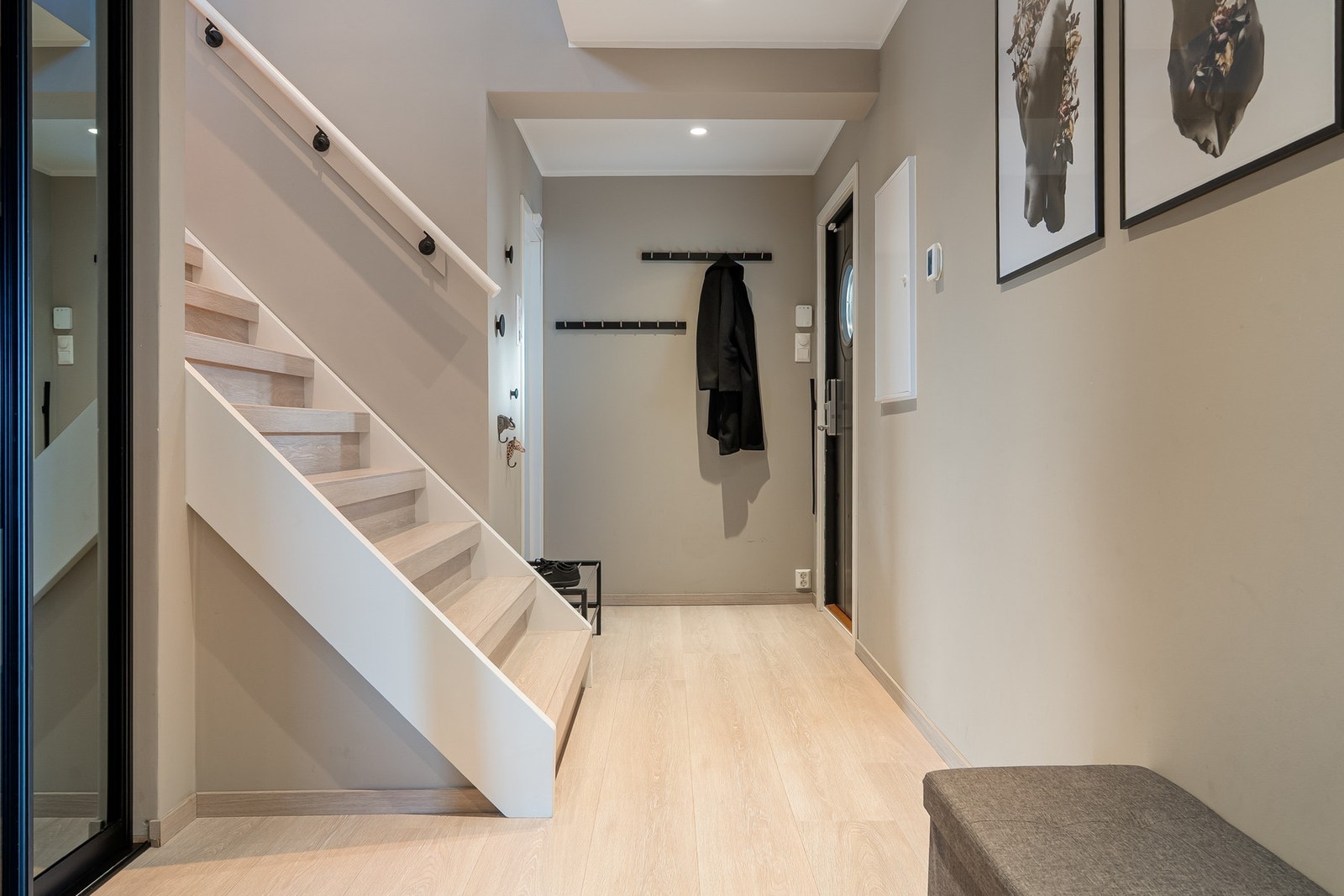 Trappen fra fra entreen til andre etasje. Galleribilde