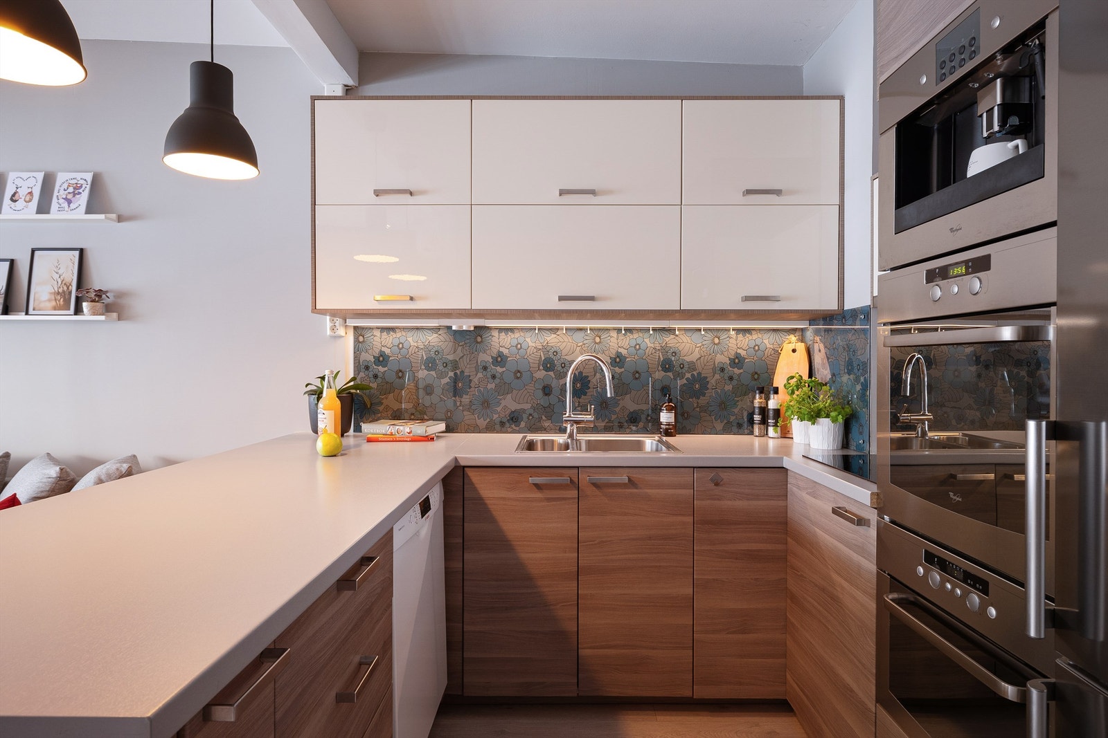 Kjøkkenet ble i 2018 oppgradert med nye integrerte hvitevarer i form av platetopp, stekeovn, mikrobølgeovn og kaffemaskin som alle medfølger. Galleribilde