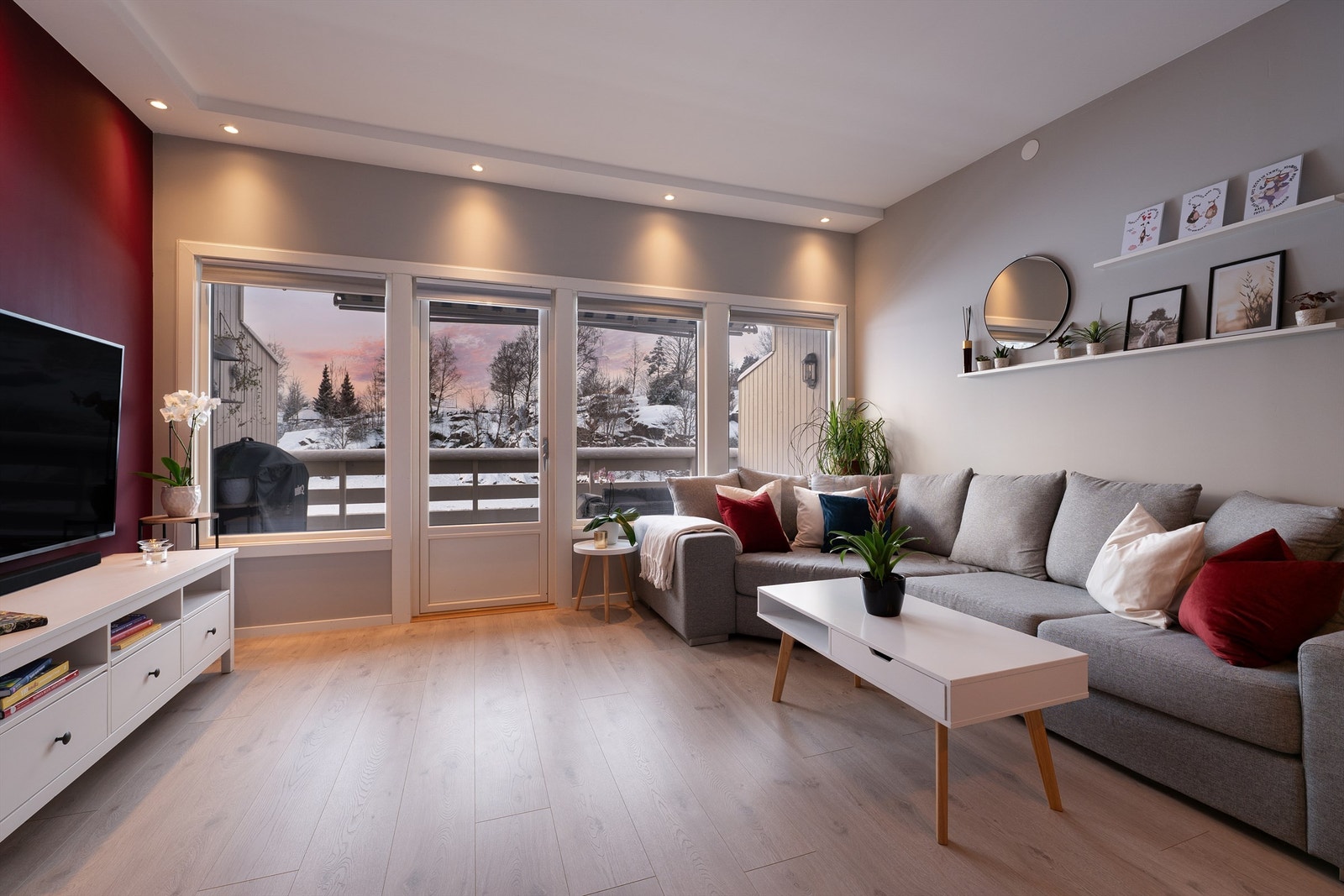 Leiligheten ble betydelig påkostet og modernisert i 2015 og 2018. Malerarbeid og flere oppgraderinger er utført i senere år. Galleribilde