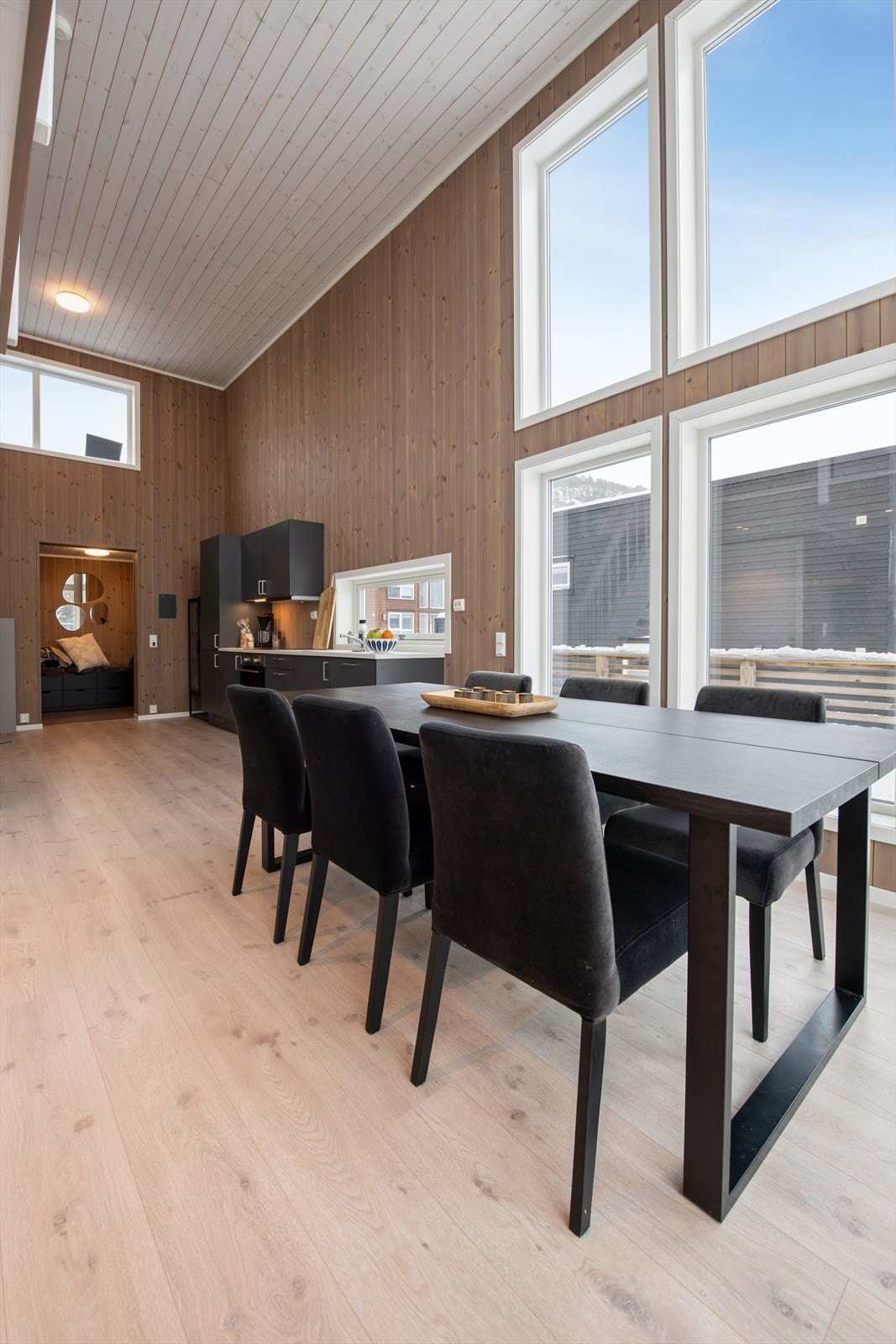 Her kan du dekke til hyggelig lag for mange rundt bordet. Galleribilde