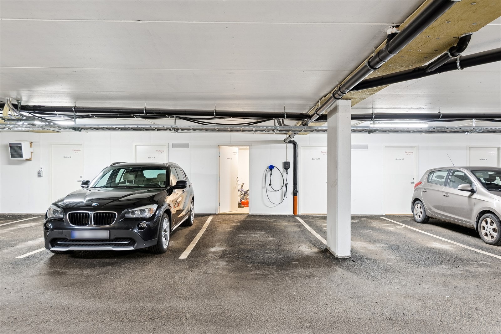 Leiligheten disponerer parkeringsplass og en praktisk sportsbod på 6 m² i felles kjelleranlegg. Galleribilde