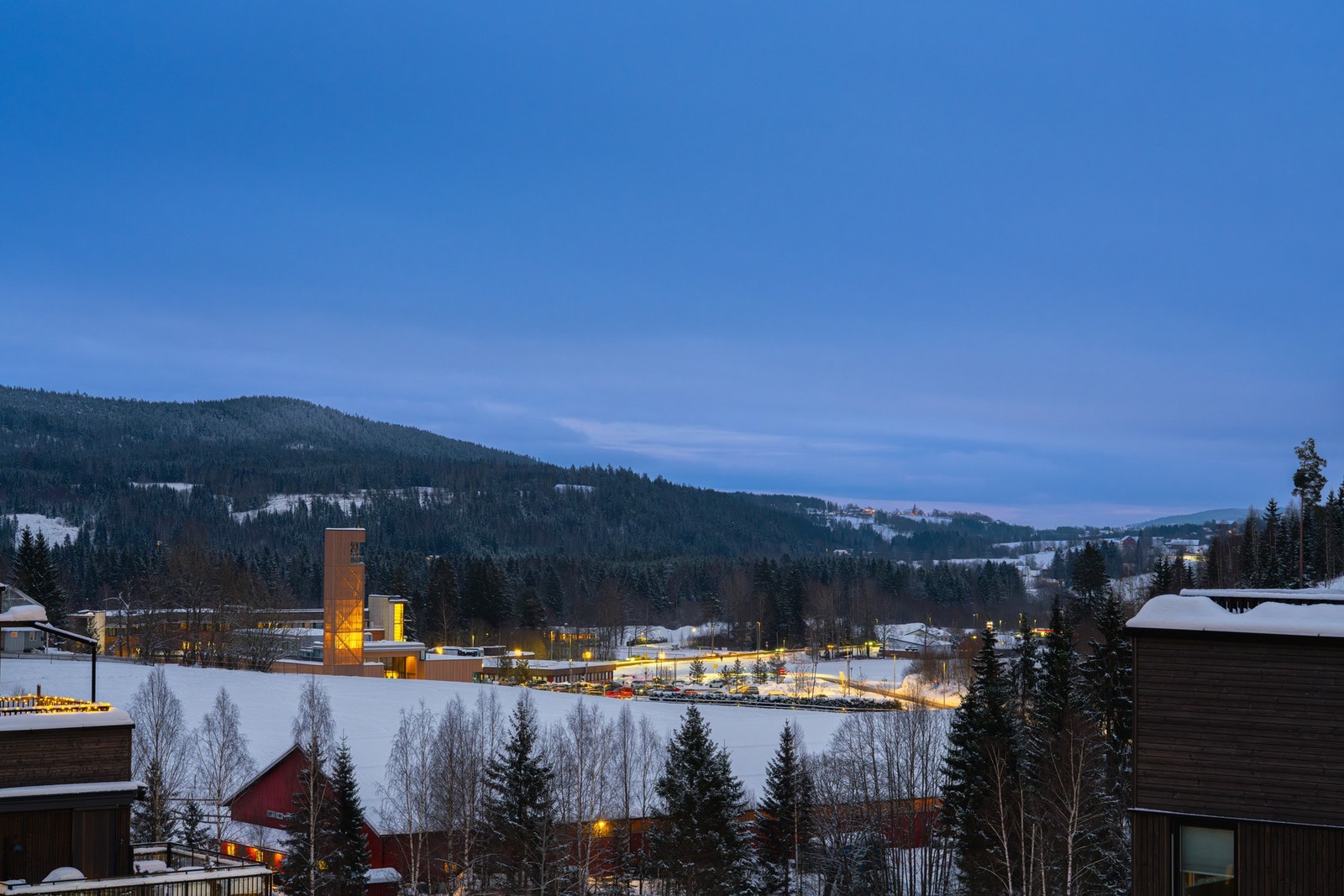 Terrassen er helt usjenert og har flott utsikt mot vest. Galleribilde