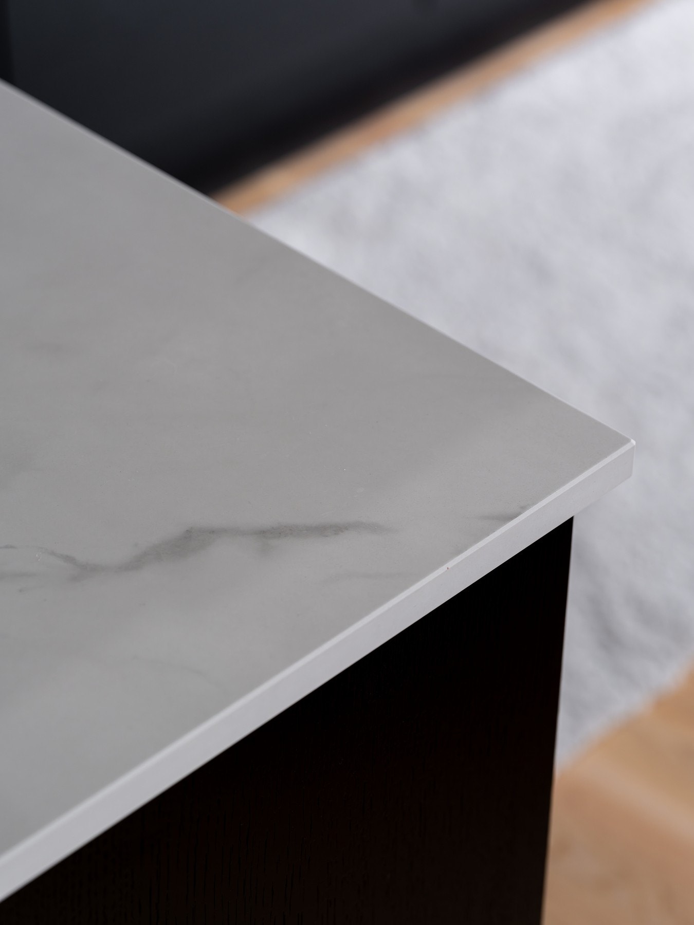 Benkeplate i stein fra Sigvartsen Steinindustri. Galleribilde