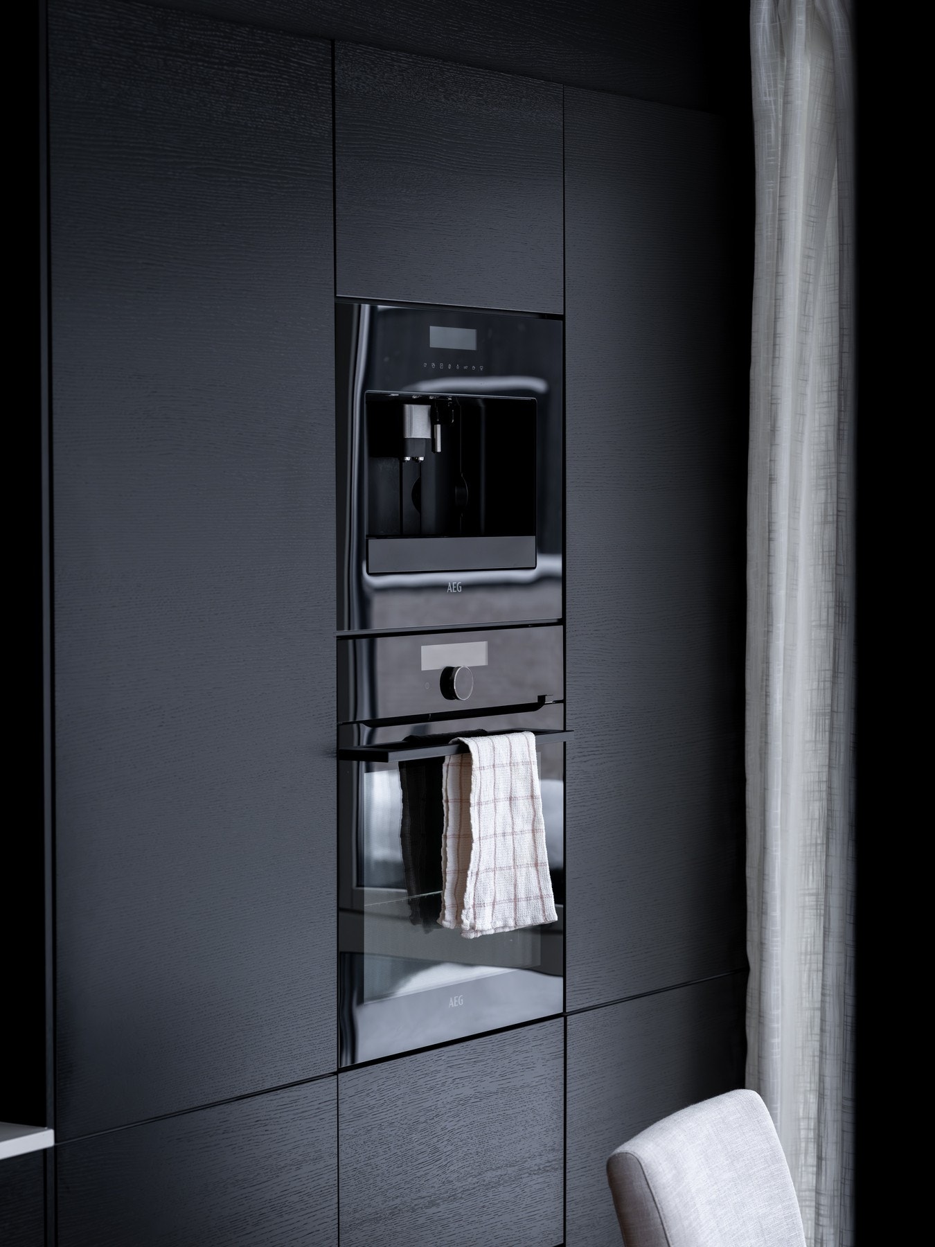 Integrert kaffemaskin og stekeovn fra AEG. Galleribilde