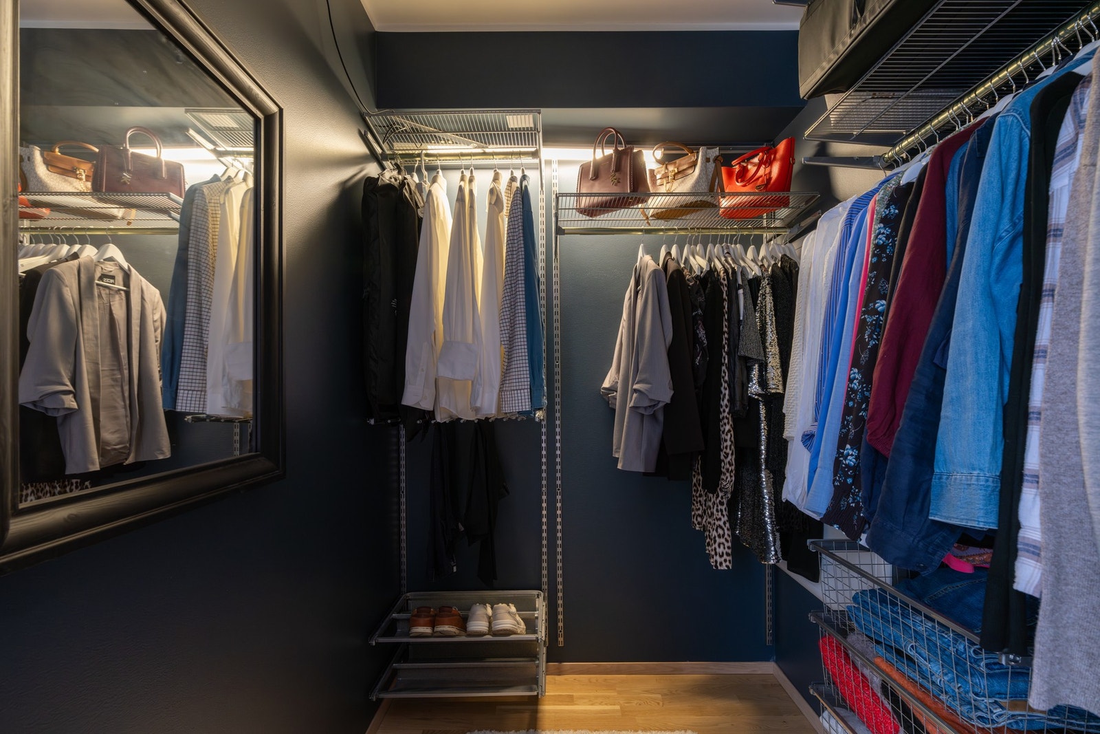 Garderoberom i tilknytning til hovedsoverommet. Galleribilde