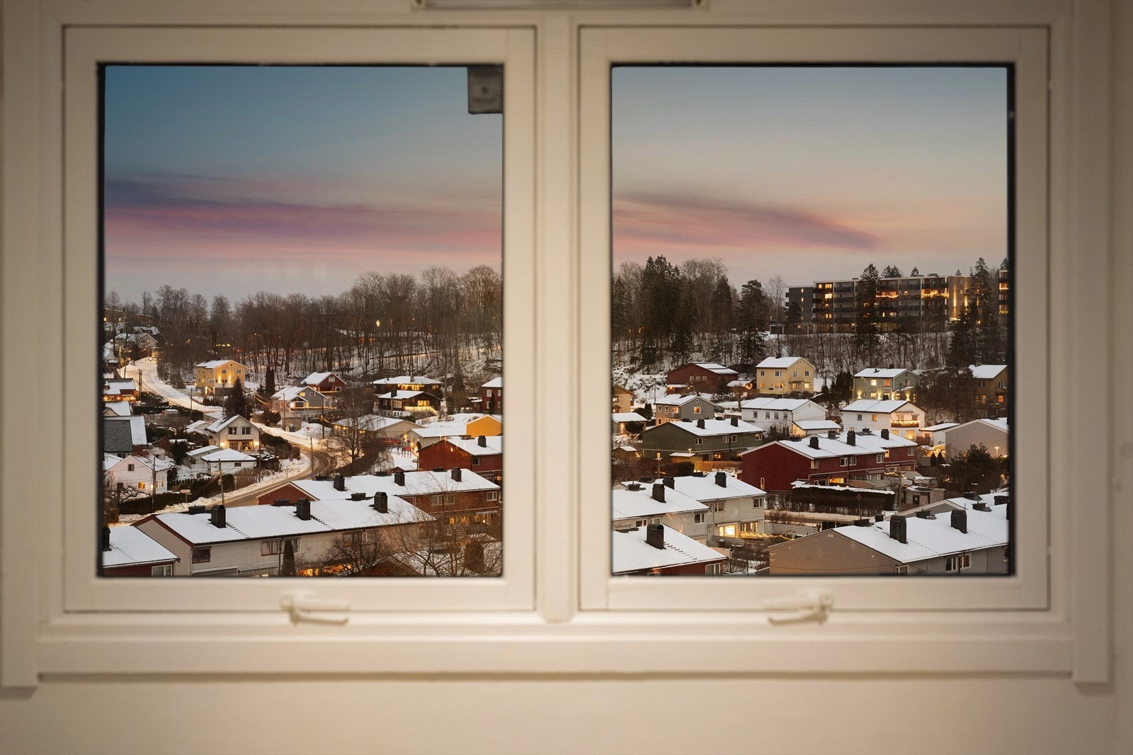 Koselig utsikt fra kjøkkenet over Gjettum. Galleribilde