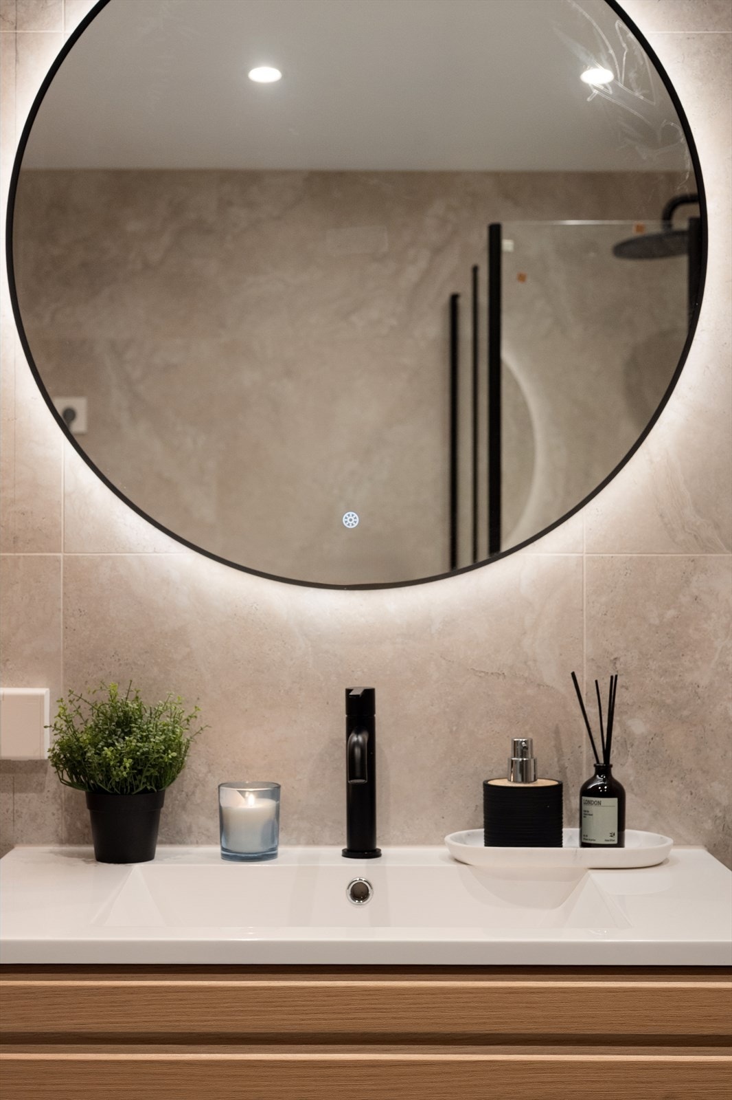 Lekkert og moderne bad fra 2025 med TG1 Galleribilde