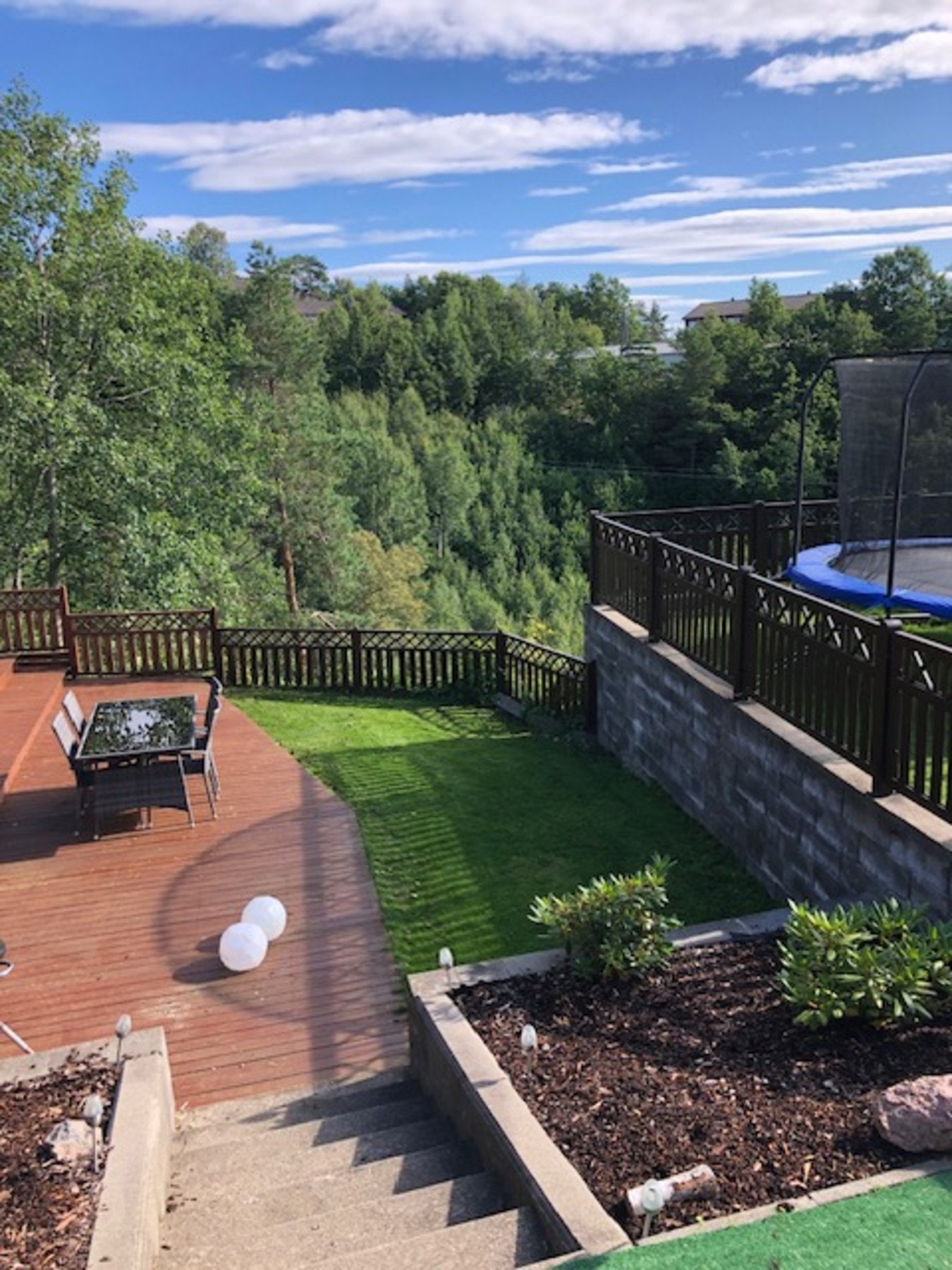 - Fine sommerbilder av terrassen (lånt av eier) - Galleribilde