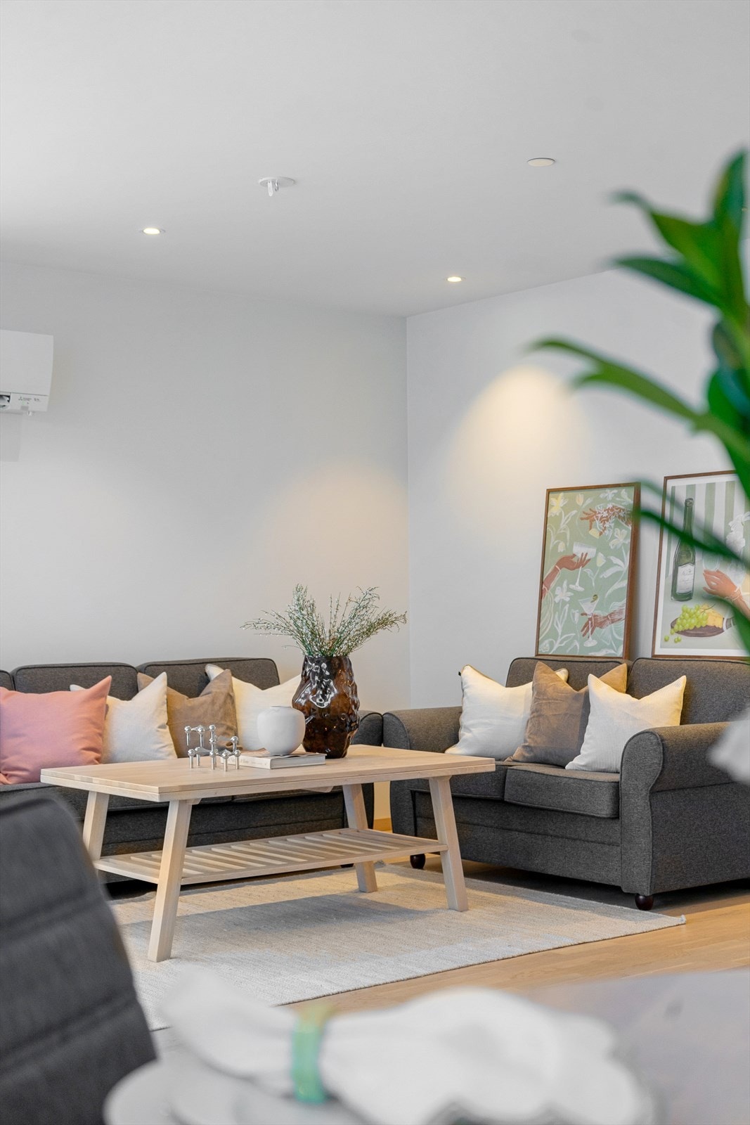 Stue med god plass til sofegruppe. Galleribilde