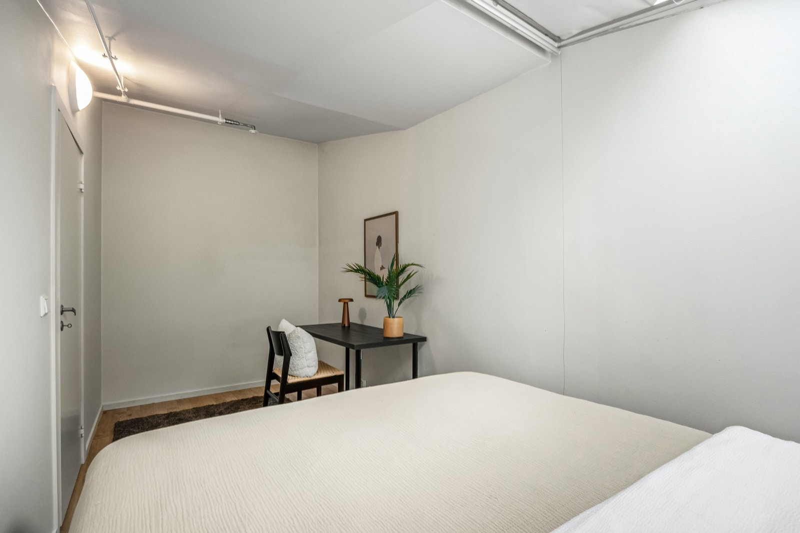 En av soverommene kan også egne seg seg gjesterom, kontor eller barnerom. Galleribilde