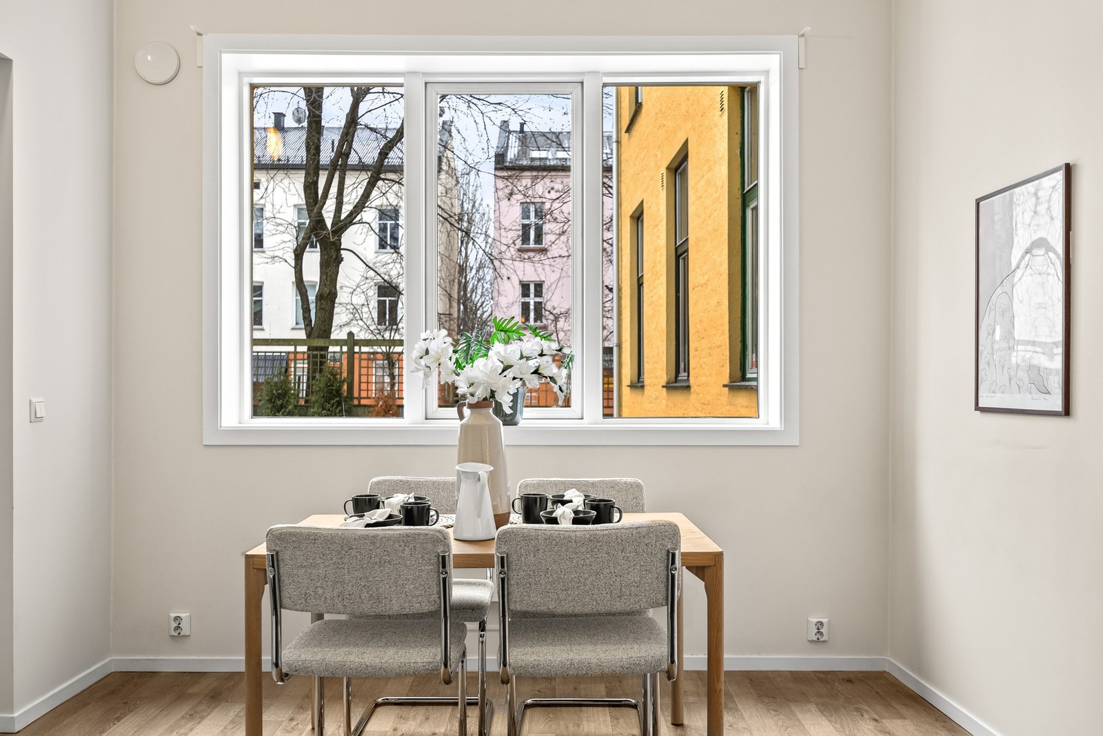 Rundt spisebordet kan du samle venner og familie for hyggelig måltider. Galleribilde