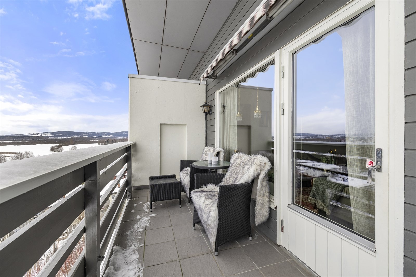 Balkongen utenfor stua er på hele 11 kvm. Galleribilde